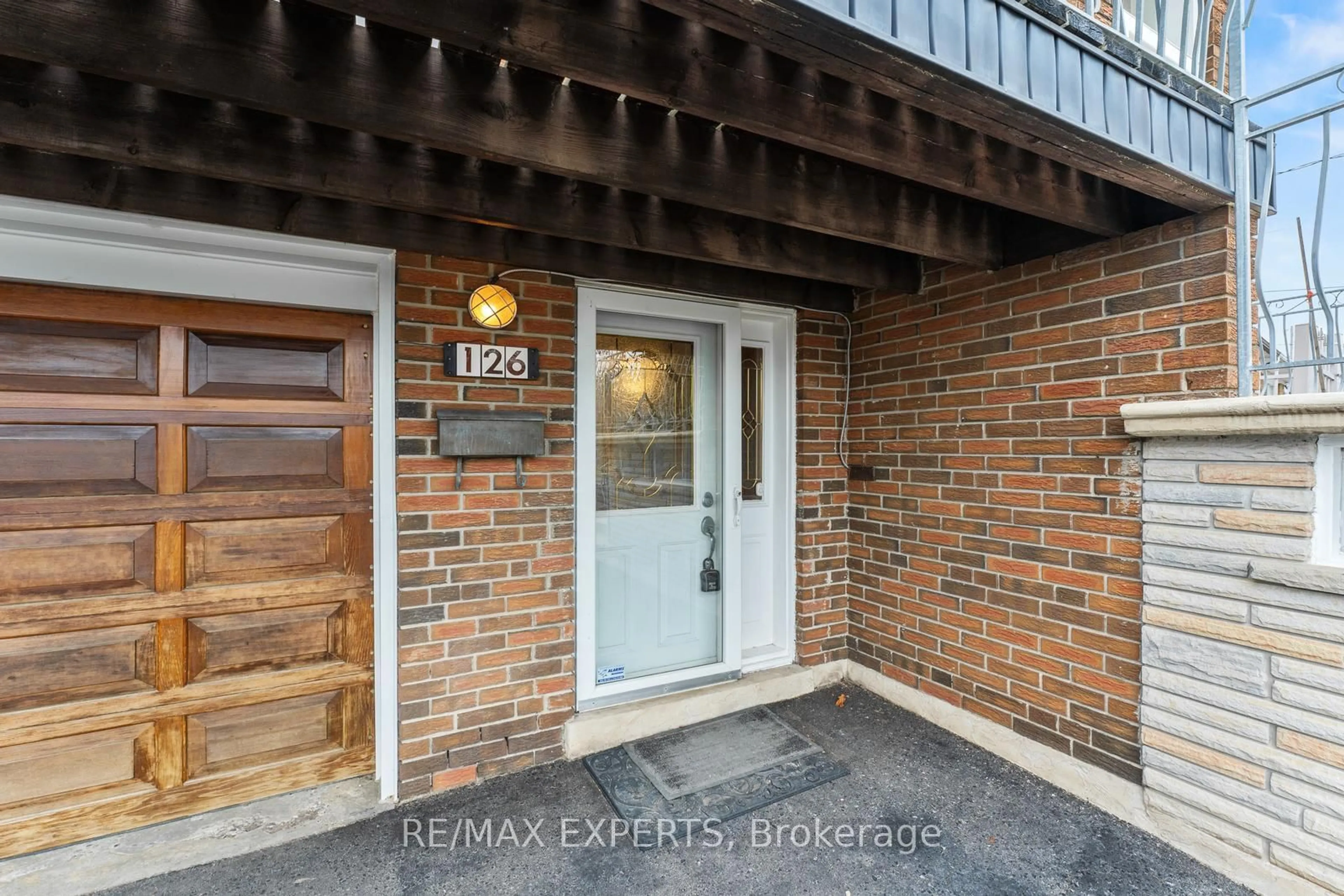 Indoor entryway for 126 Ardwick Blvd, Toronto Ontario M9M 1W2