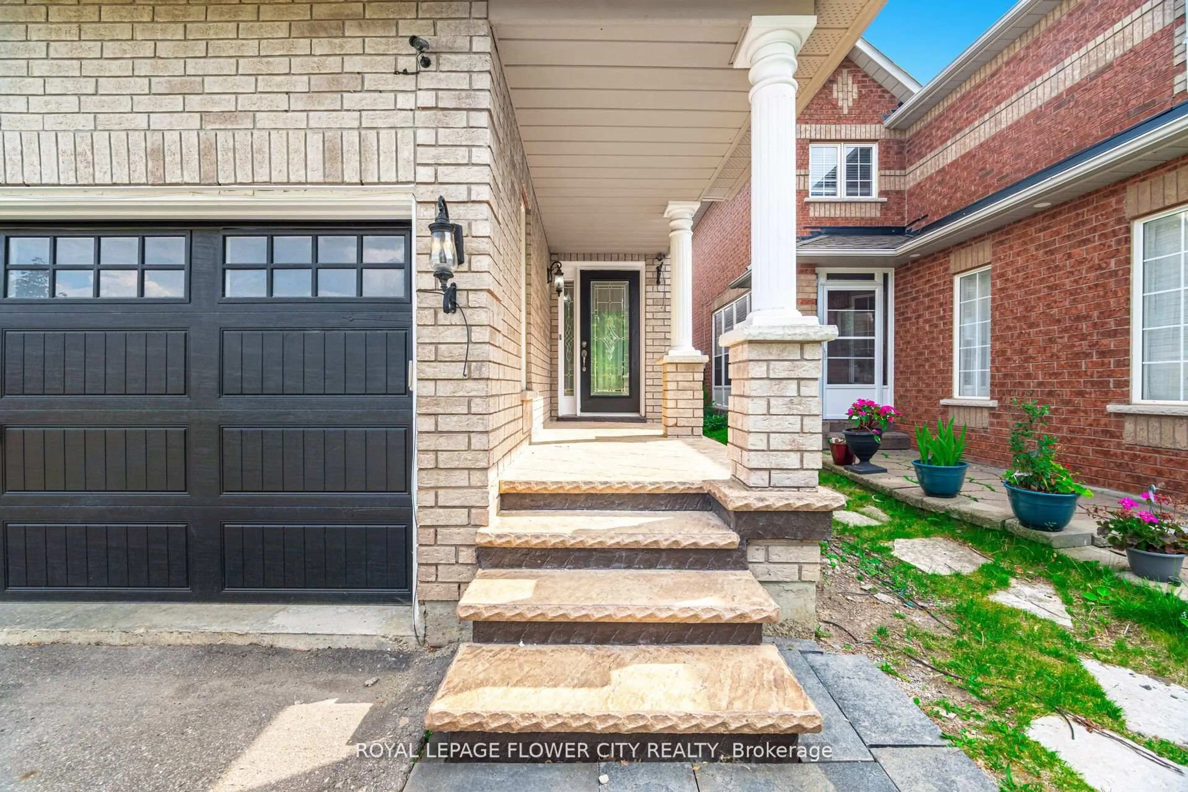 Home with brick exterior material, street for 61 Headwater Rd, Caledon Ontario L7E 2W4