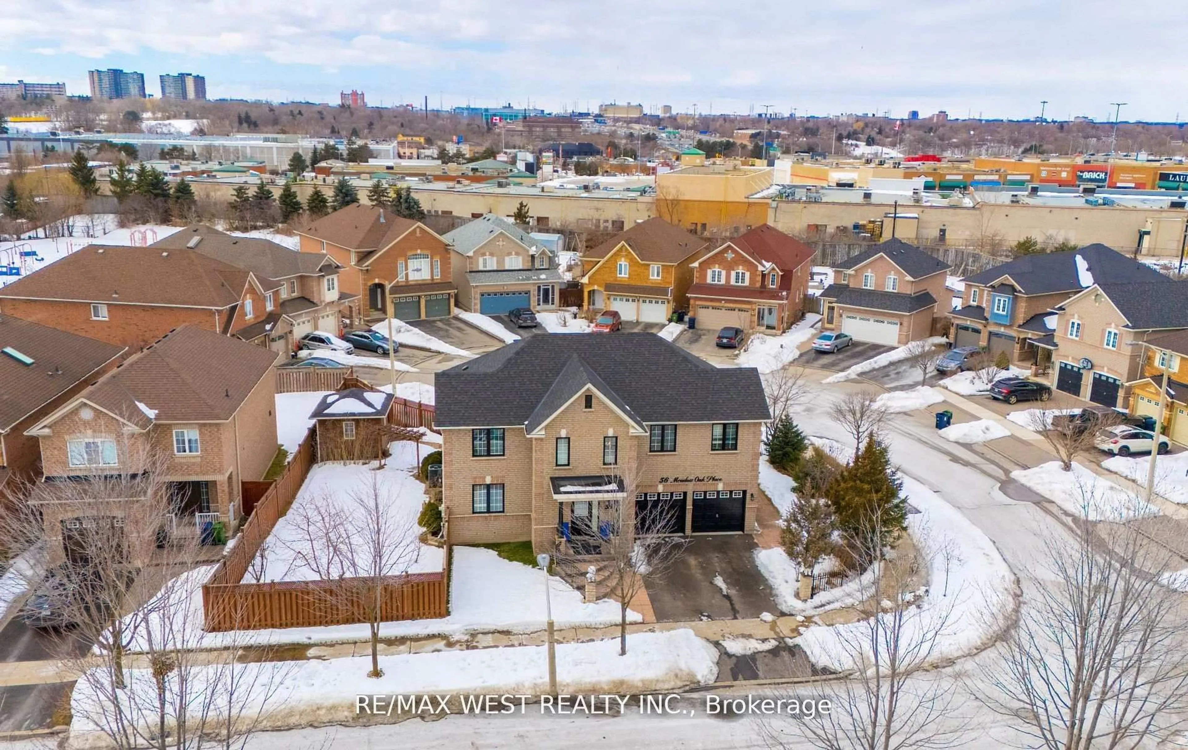 A pic from outside/outdoor area/front of a property/back of a property/a pic from drone, street for 56 Meadow Oak Pl, Toronto Ontario M9N 3Z6
