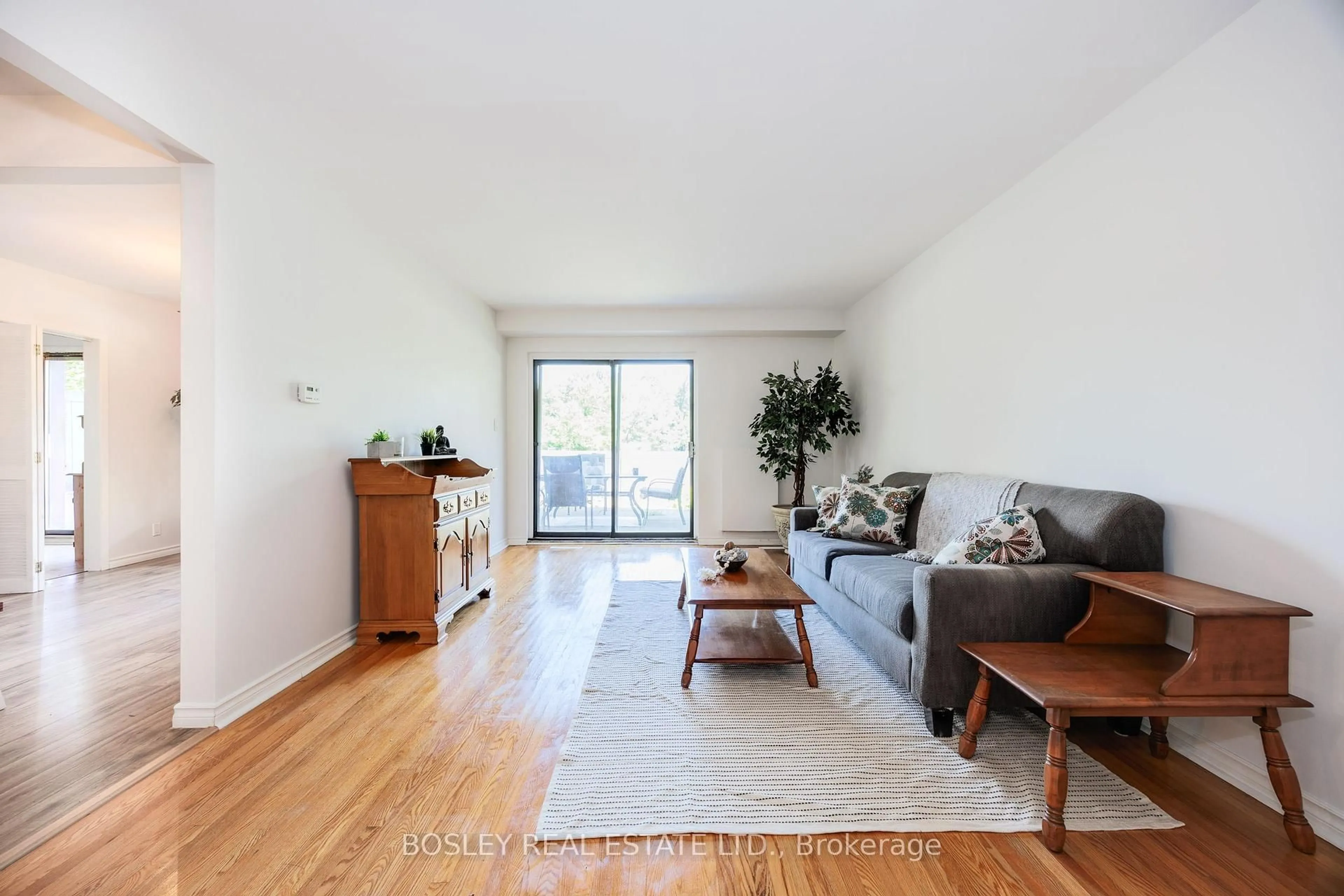 Living room with furniture, wood/laminate floor for 4345 Bloor St #60, Toronto Ontario M9C 2A4
