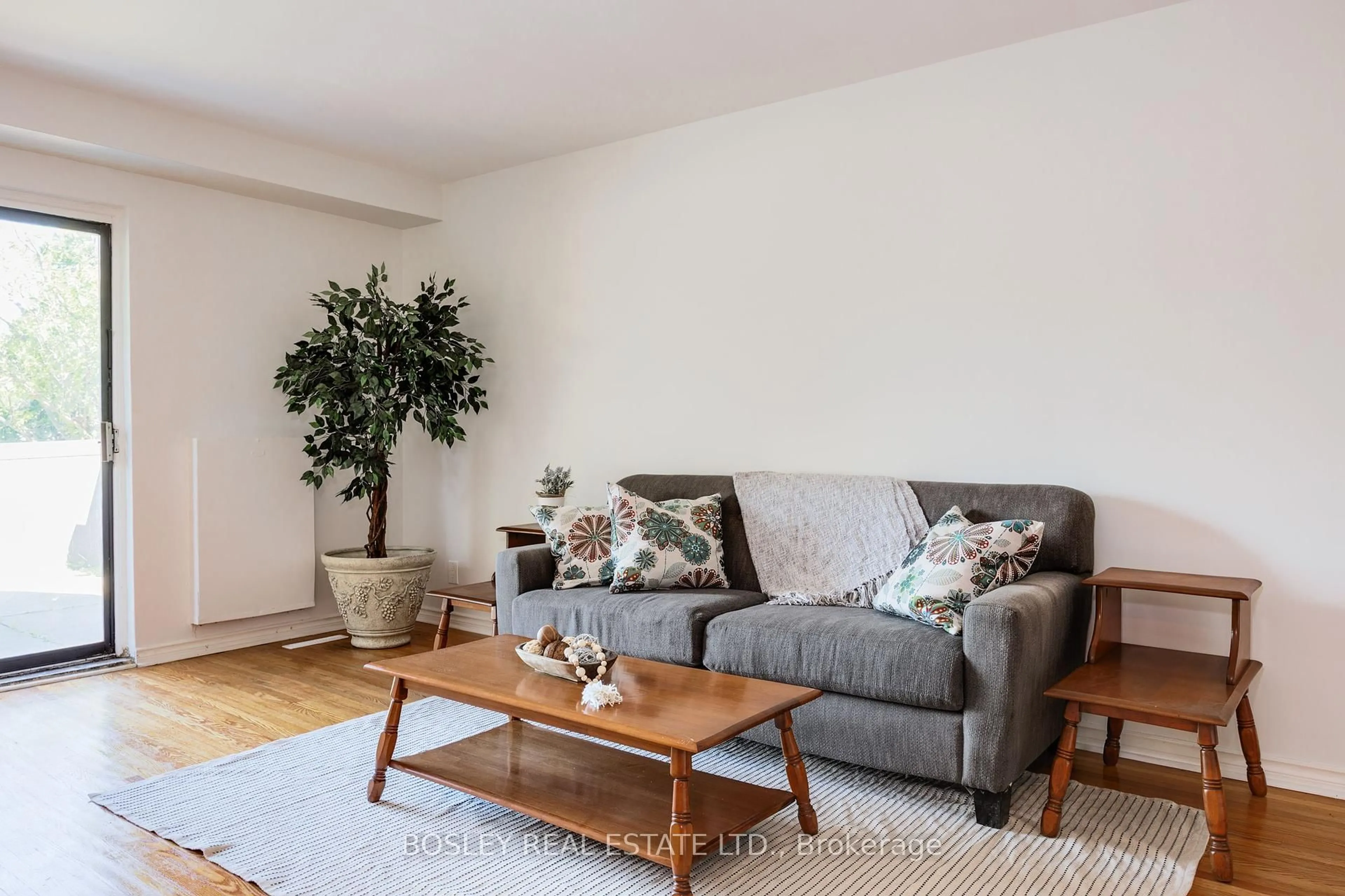 Living room with furniture, unknown for 4345 Bloor St #60, Toronto Ontario M9C 2A4