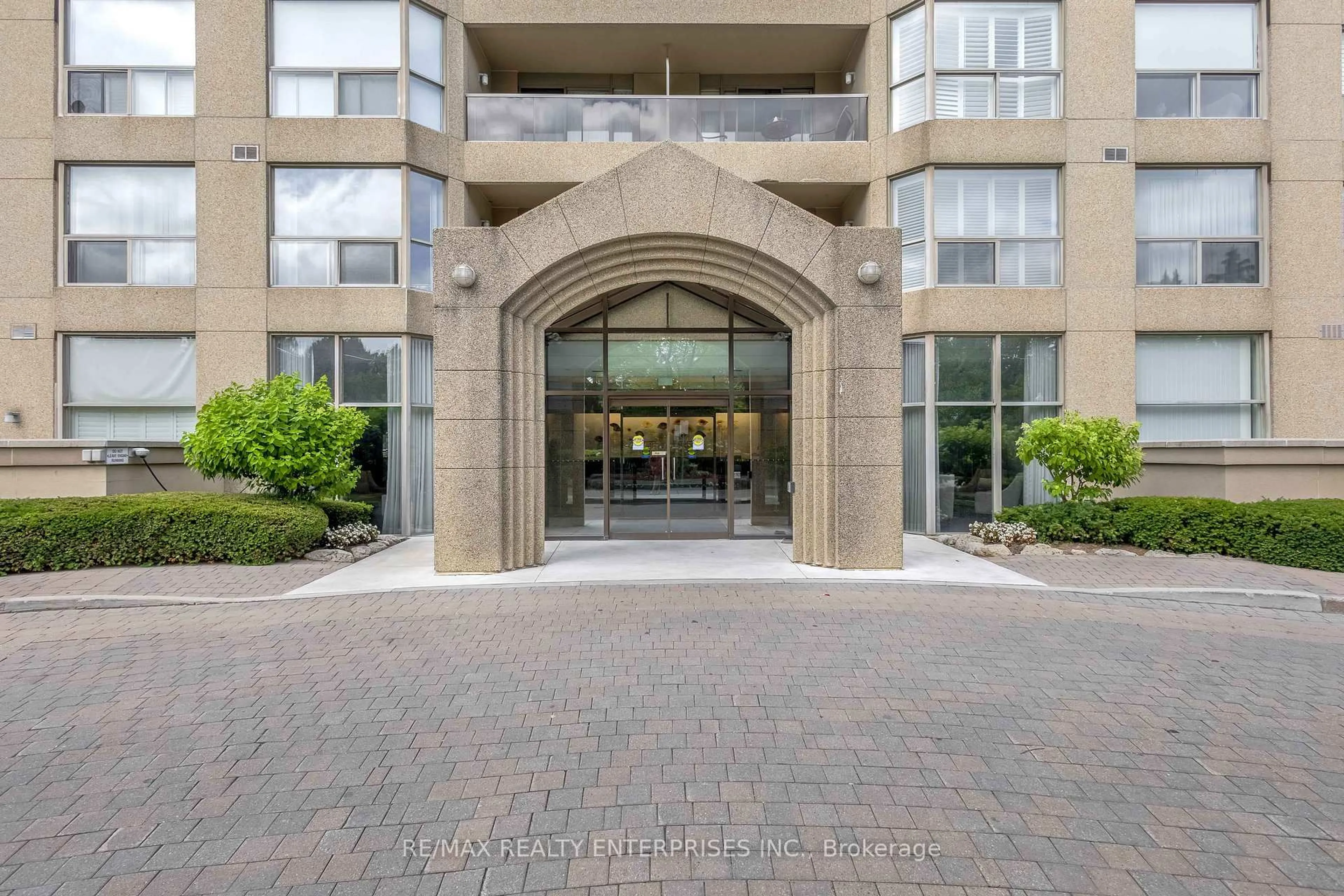 Indoor foyer for 1800 The College Way #704, Mississauga Ontario L5L 5S4