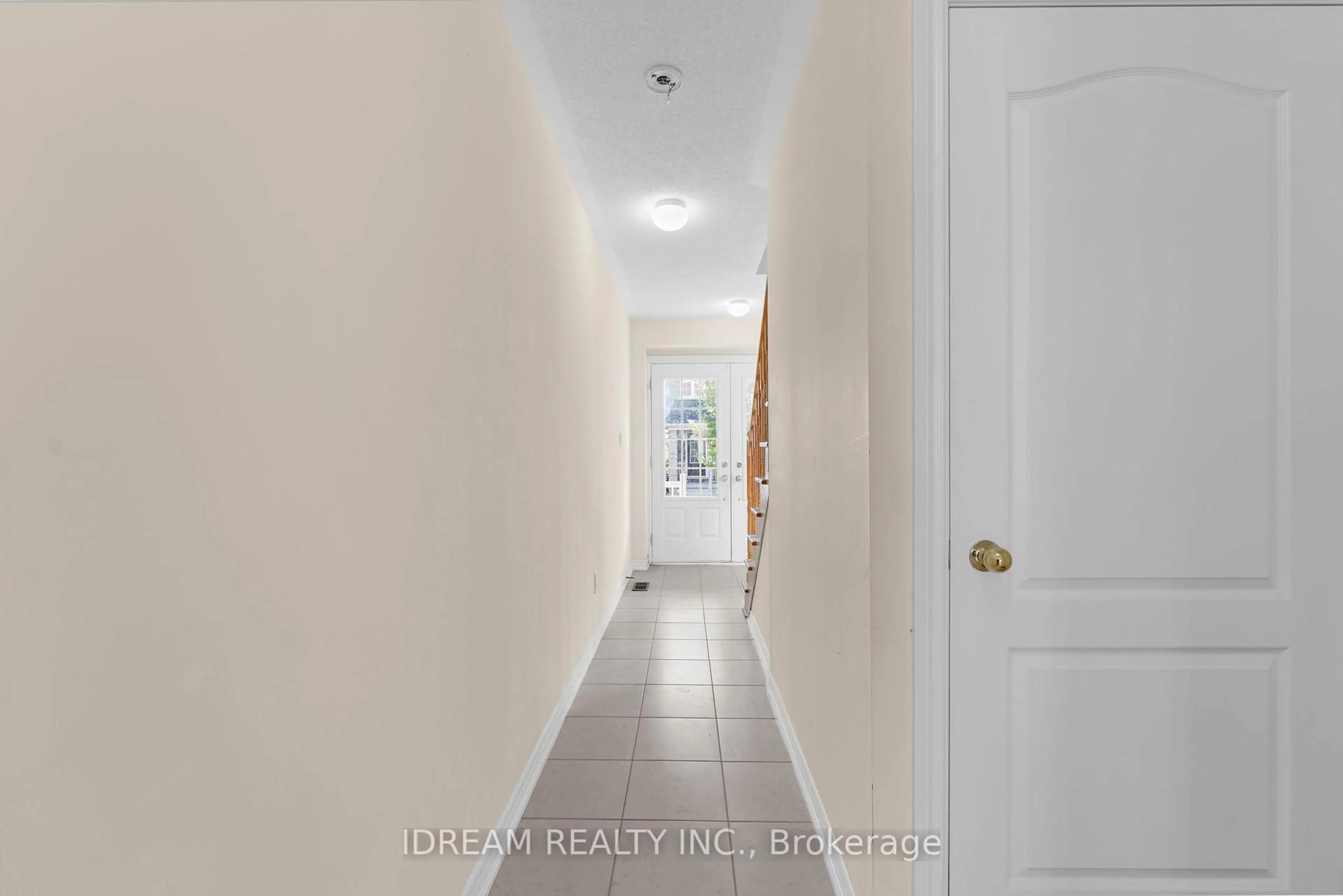 Indoor entryway for 21 Miami Grve, Brampton Ontario L6Z 0H7