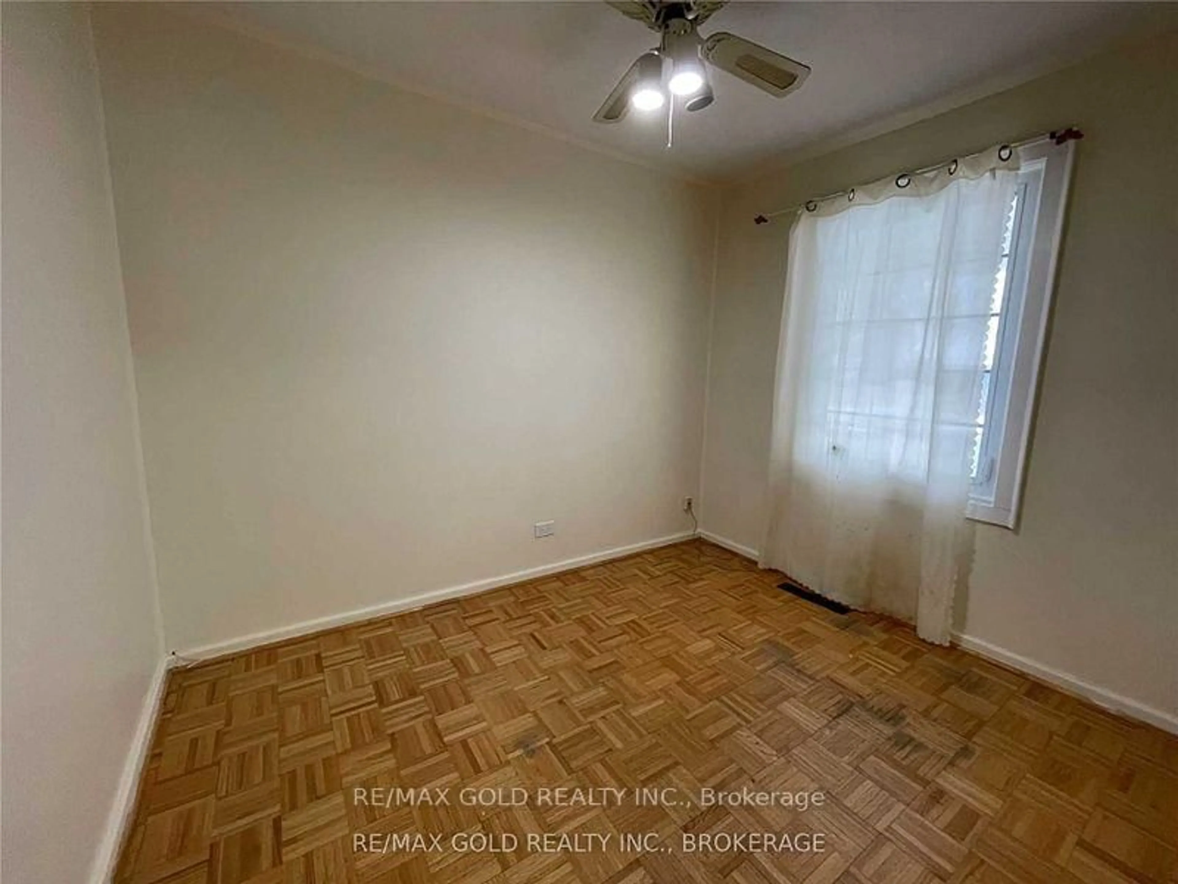 A pic of a room for 3131 Churchill Ave, Mississauga Ontario L4T 1R6