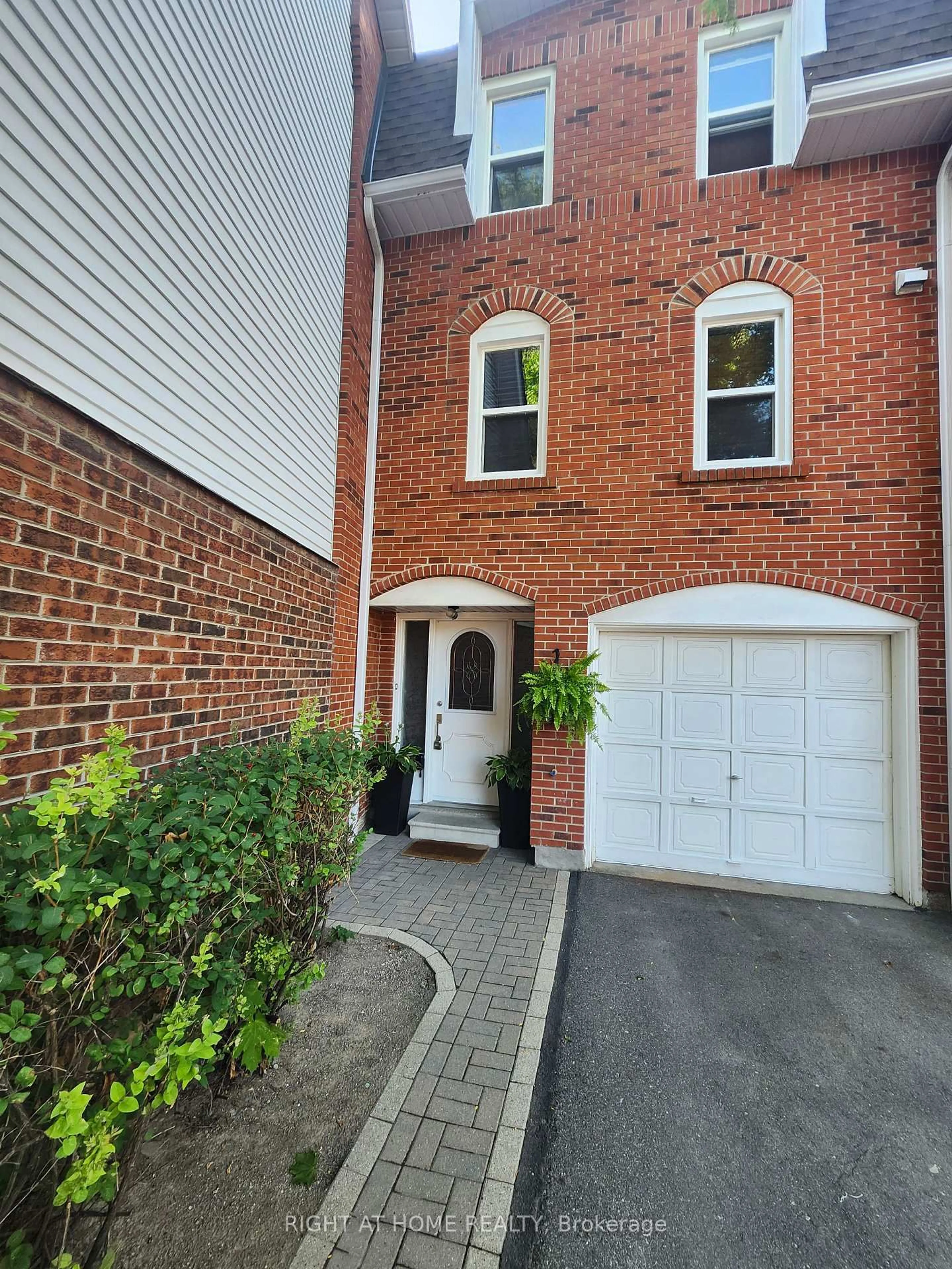 Unknown for 333 Meadows Blvd #111, Mississauga Ontario L4Z 1G9