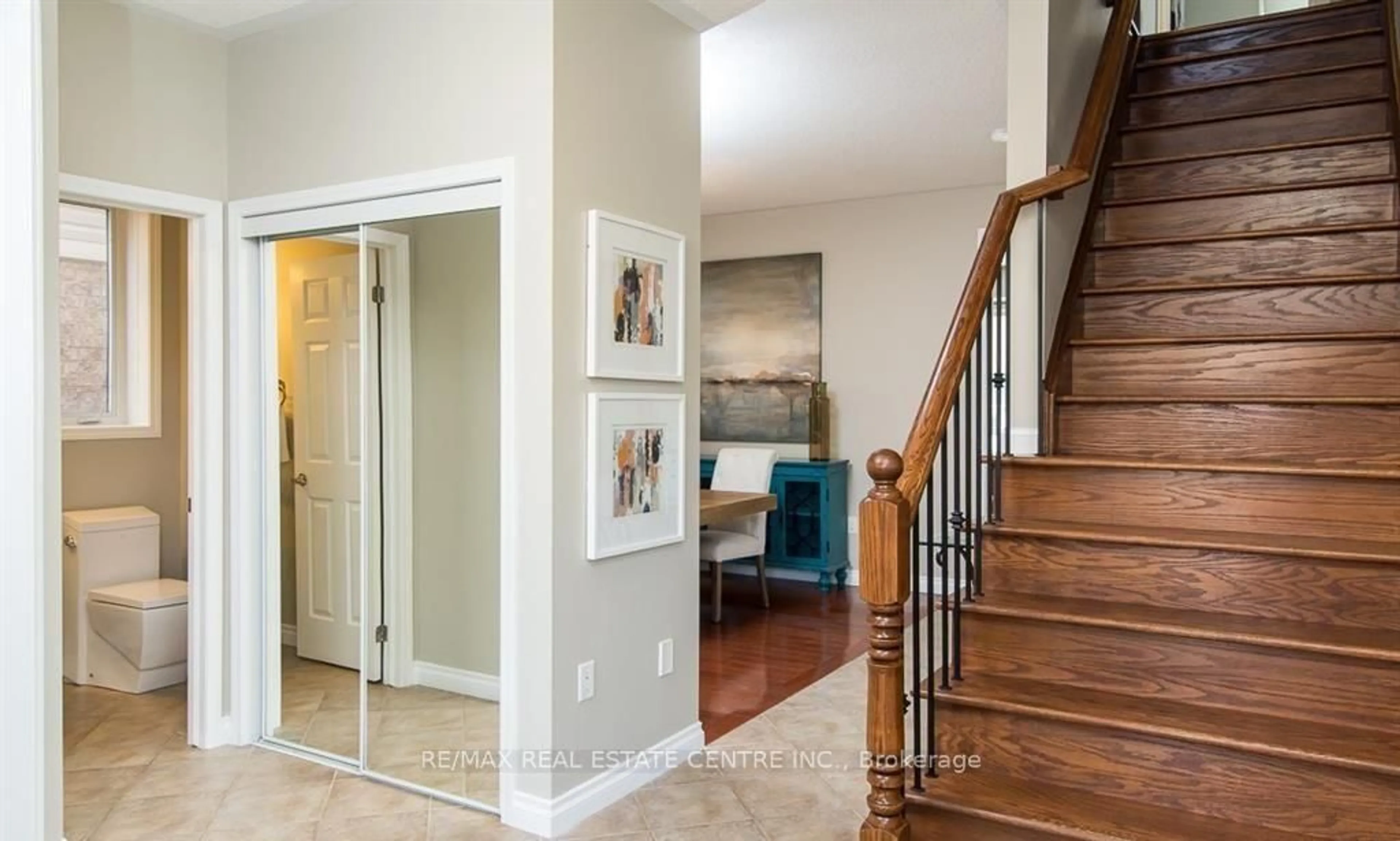 Indoor entryway for 625 Hood Terr, Milton Ontario L9T 0H1