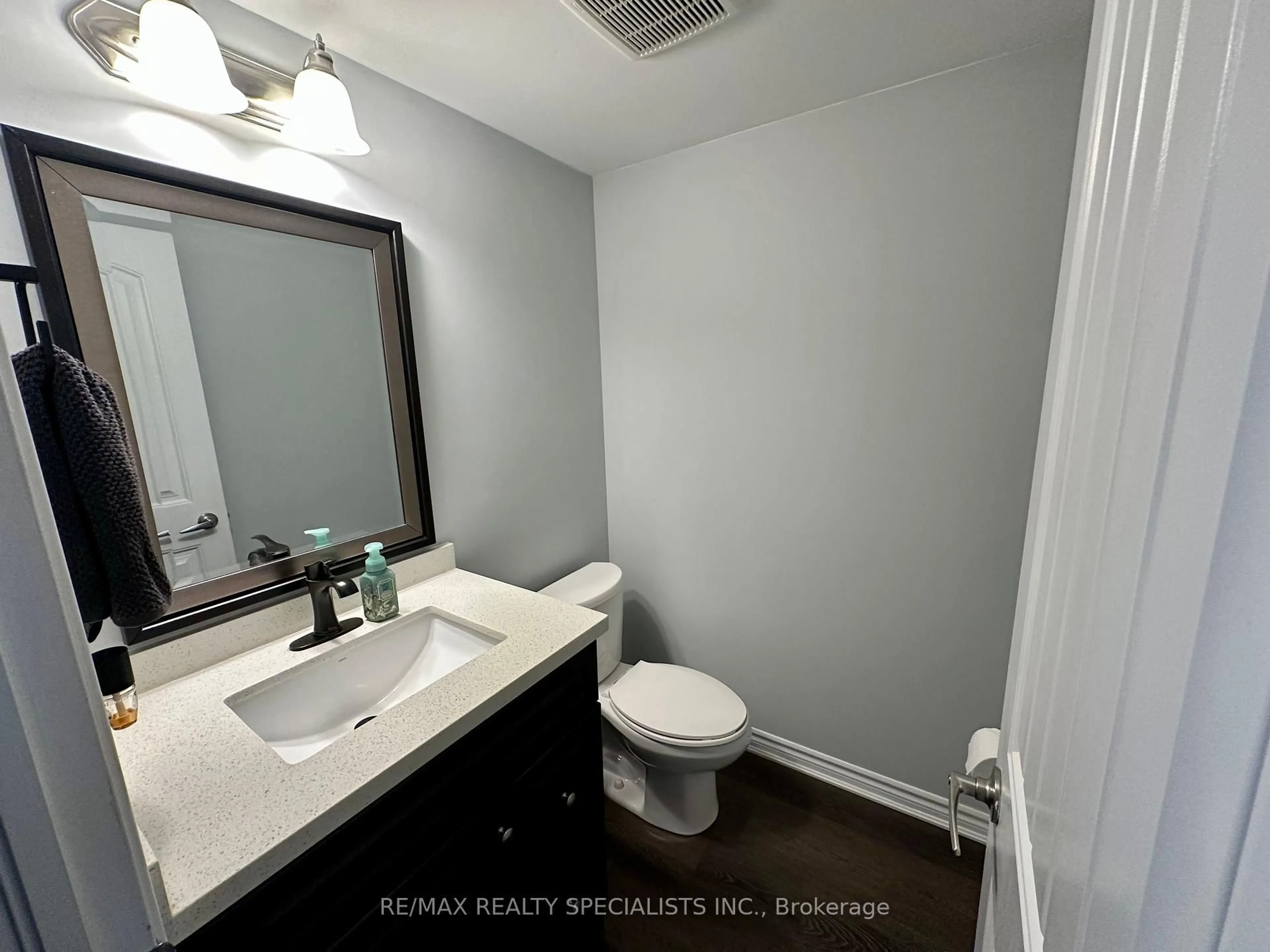 Standard bathroom, unknown for 313 Gooding Cres, Milton Ontario L9E 0A9