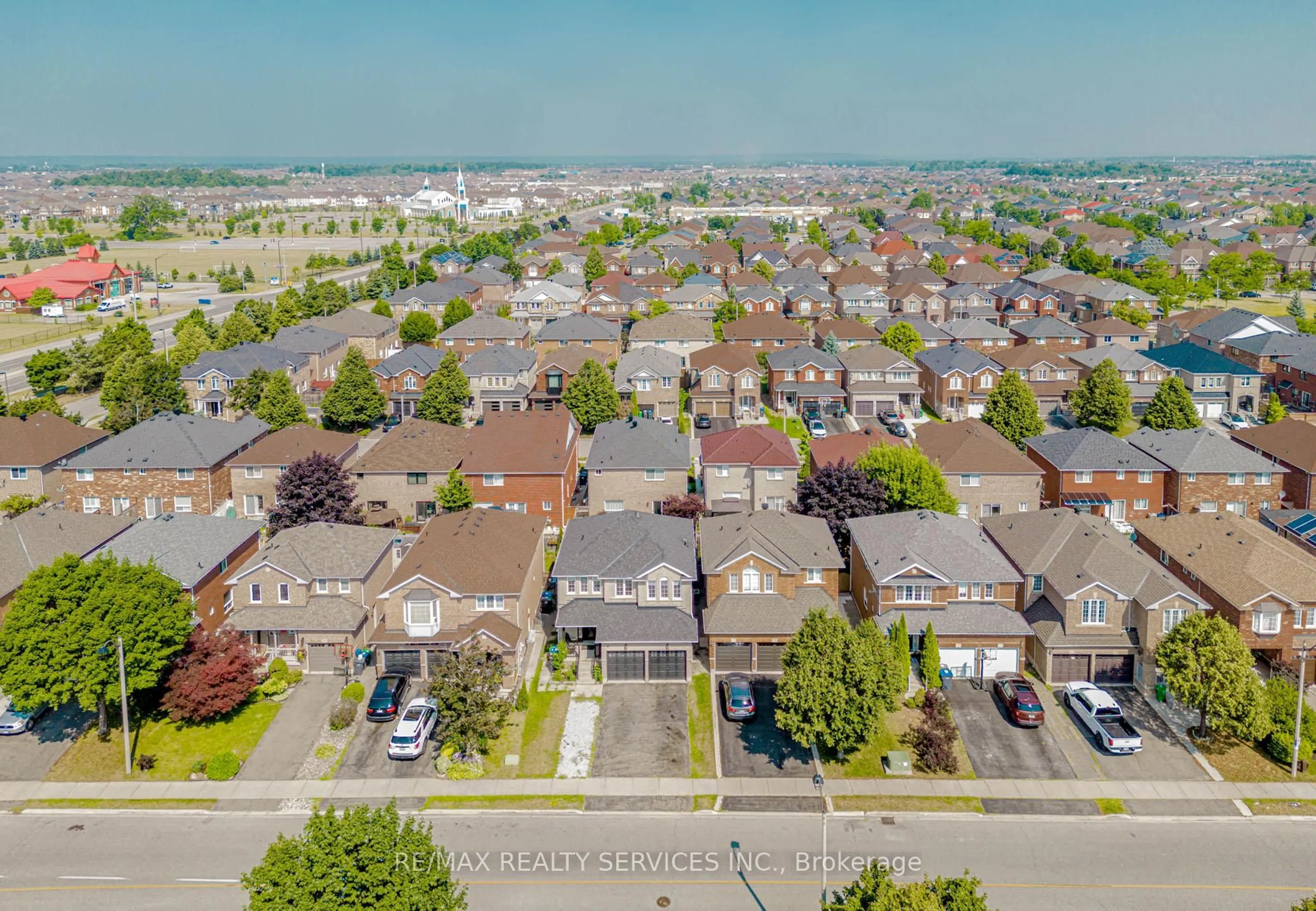 A pic from outside/outdoor area/front of a property/back of a property/a pic from drone, street for 16 Mccrimmon Dr, Brampton Ontario L7A 2Z4