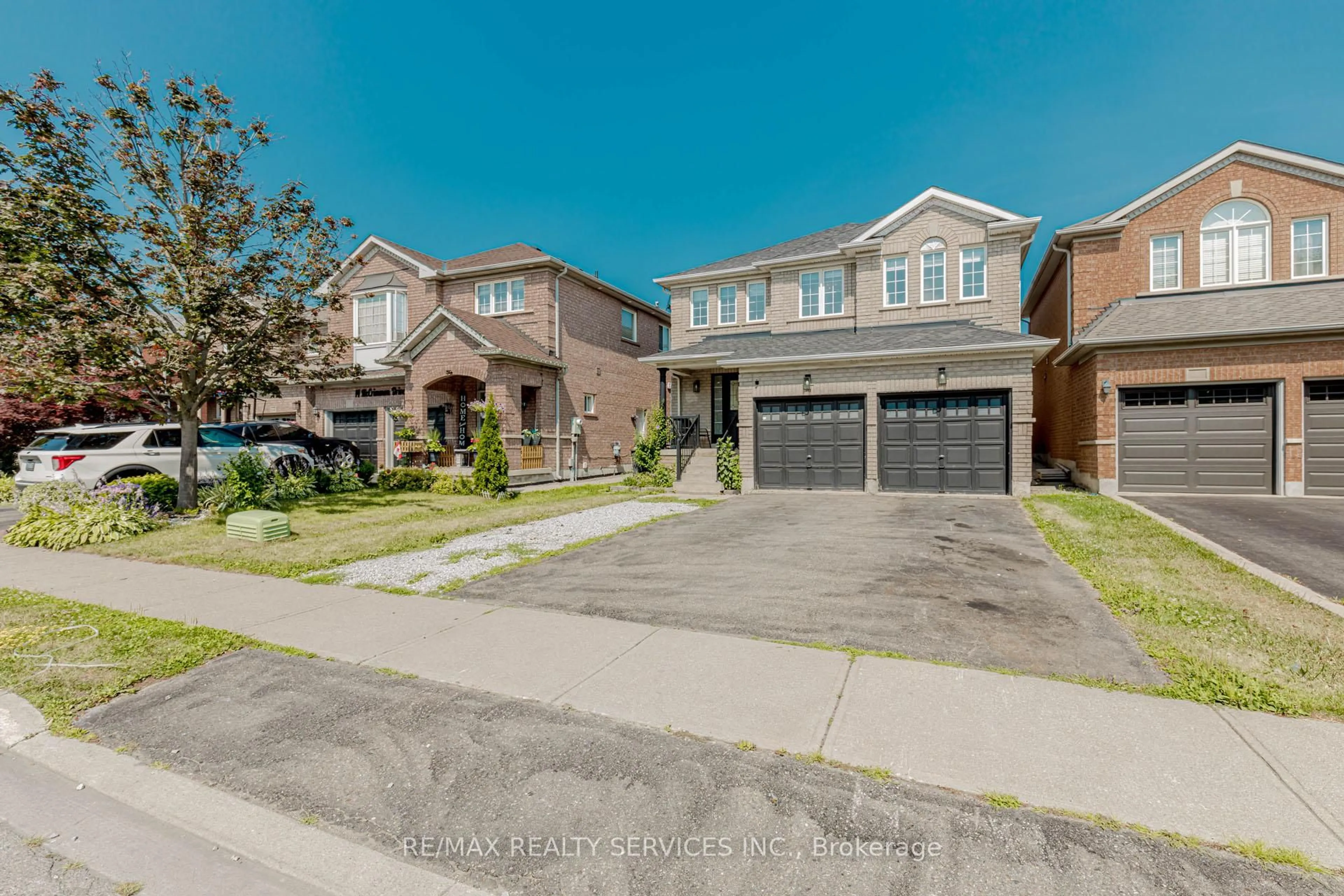 Home with brick exterior material, street for 16 Mccrimmon Dr, Brampton Ontario L7A 2Z4