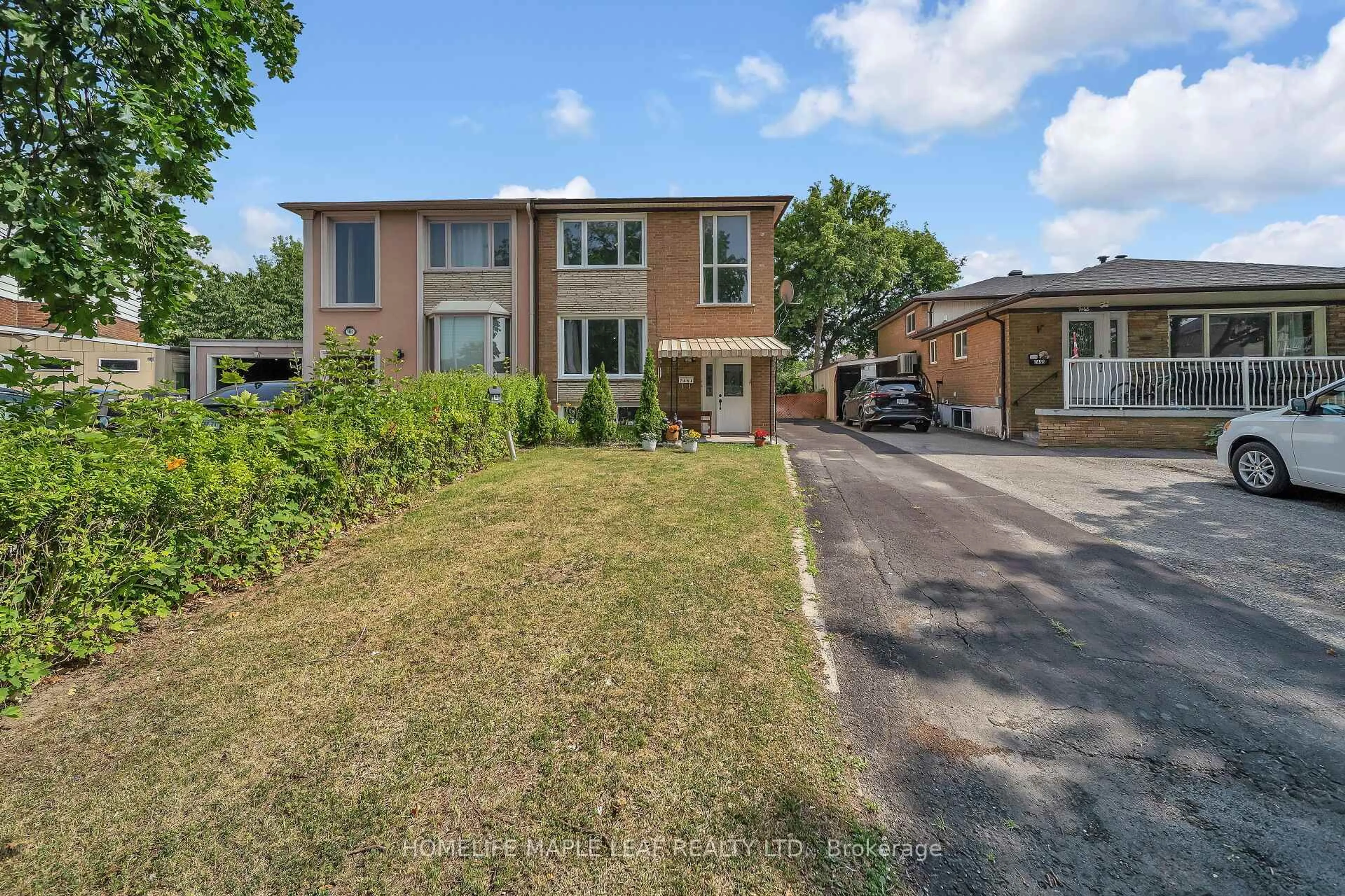 A pic from outside/outdoor area/front of a property/back of a property/a pic from drone, street for 7464 Homeside Gdns, Mississauga Ontario L4T 2A7