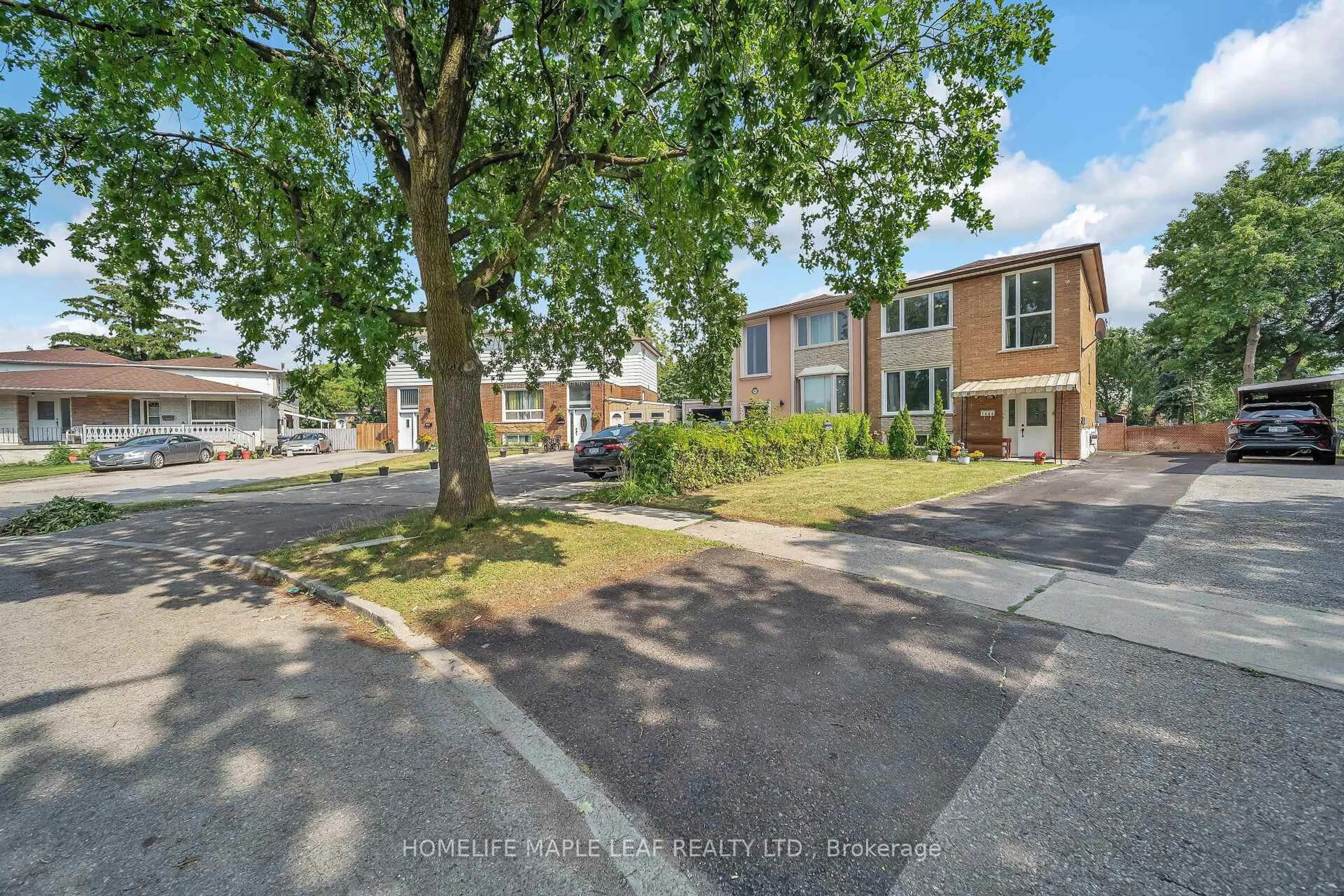 A pic from outside/outdoor area/front of a property/back of a property/a pic from drone, street for 7464 Homeside Gdns, Mississauga Ontario L4T 2A7