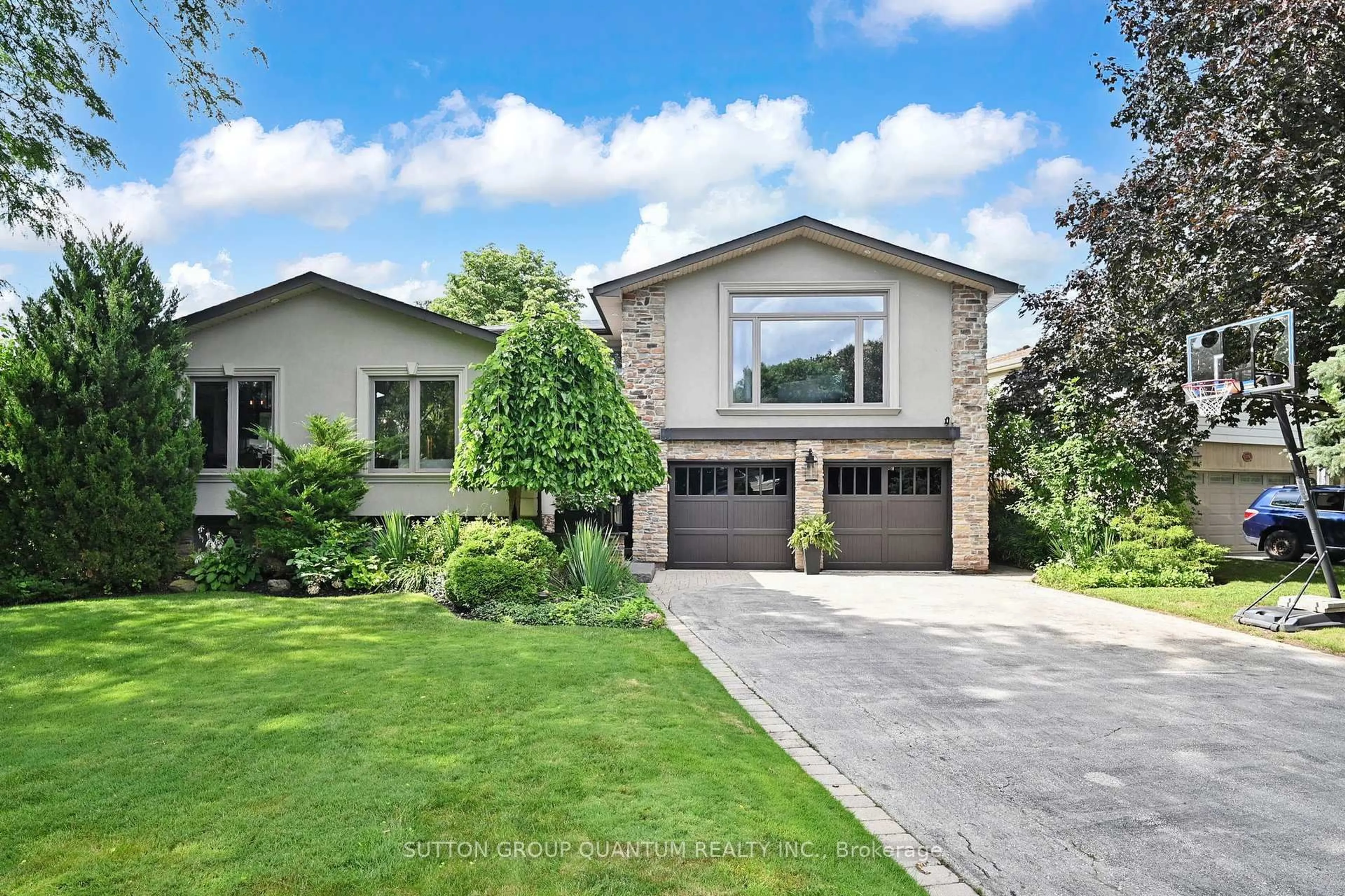 Home with vinyl exterior material, street for 2368 Ventura Dr, Oakville Ontario L6L 2H4