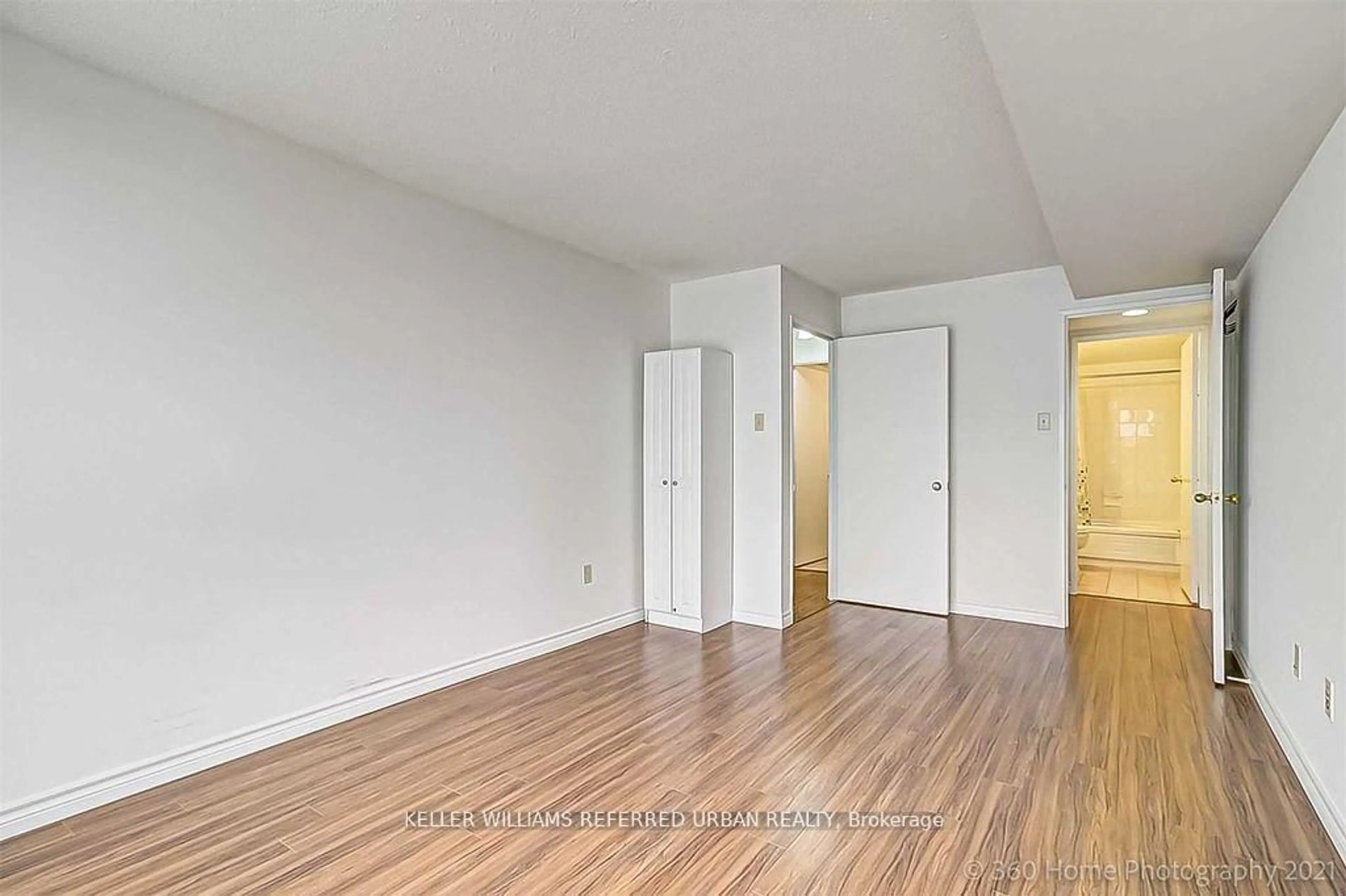 A pic of a room for 4185 Shipp Dr #211, Mississauga Ontario L4Z 2Y8