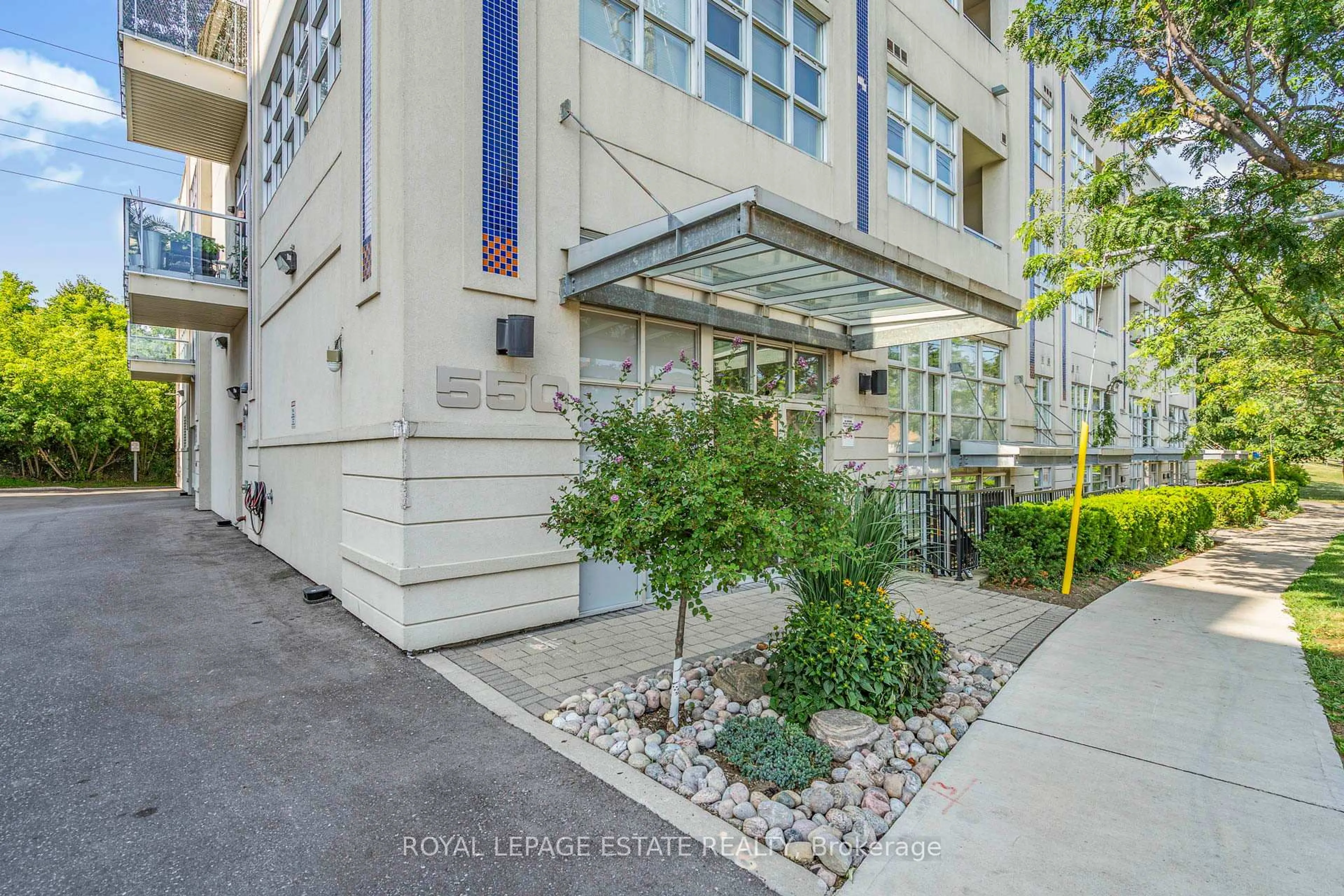 Unknown for 550 Hopewell Ave #301, Toronto Ontario M6E 2S6