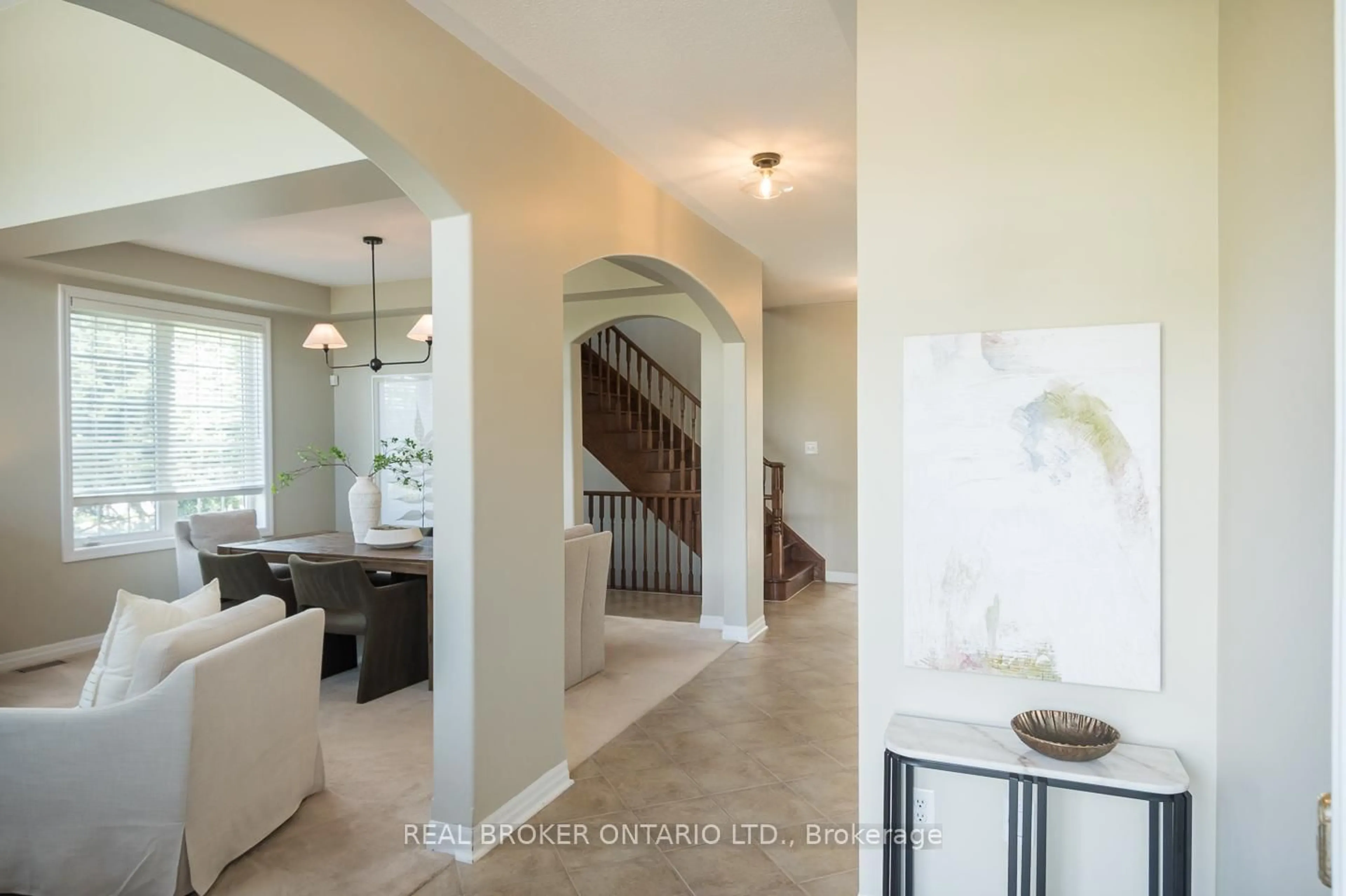 Indoor entryway for 1273 Ellenton Cres, Milton Ontario L9T 6V3