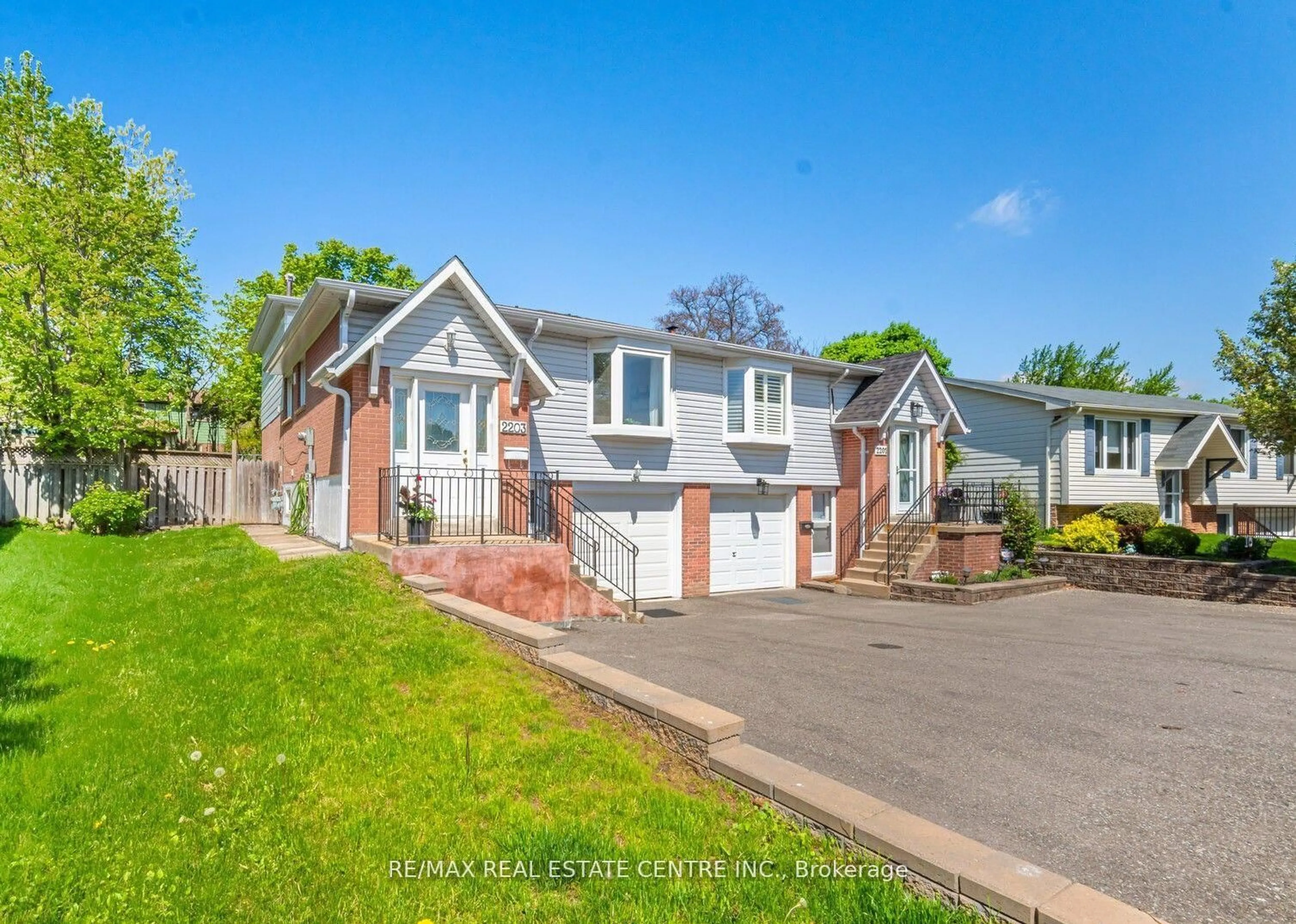 Unknown for 2203 Council Ring Rd, Mississauga Ontario L5L 1B6