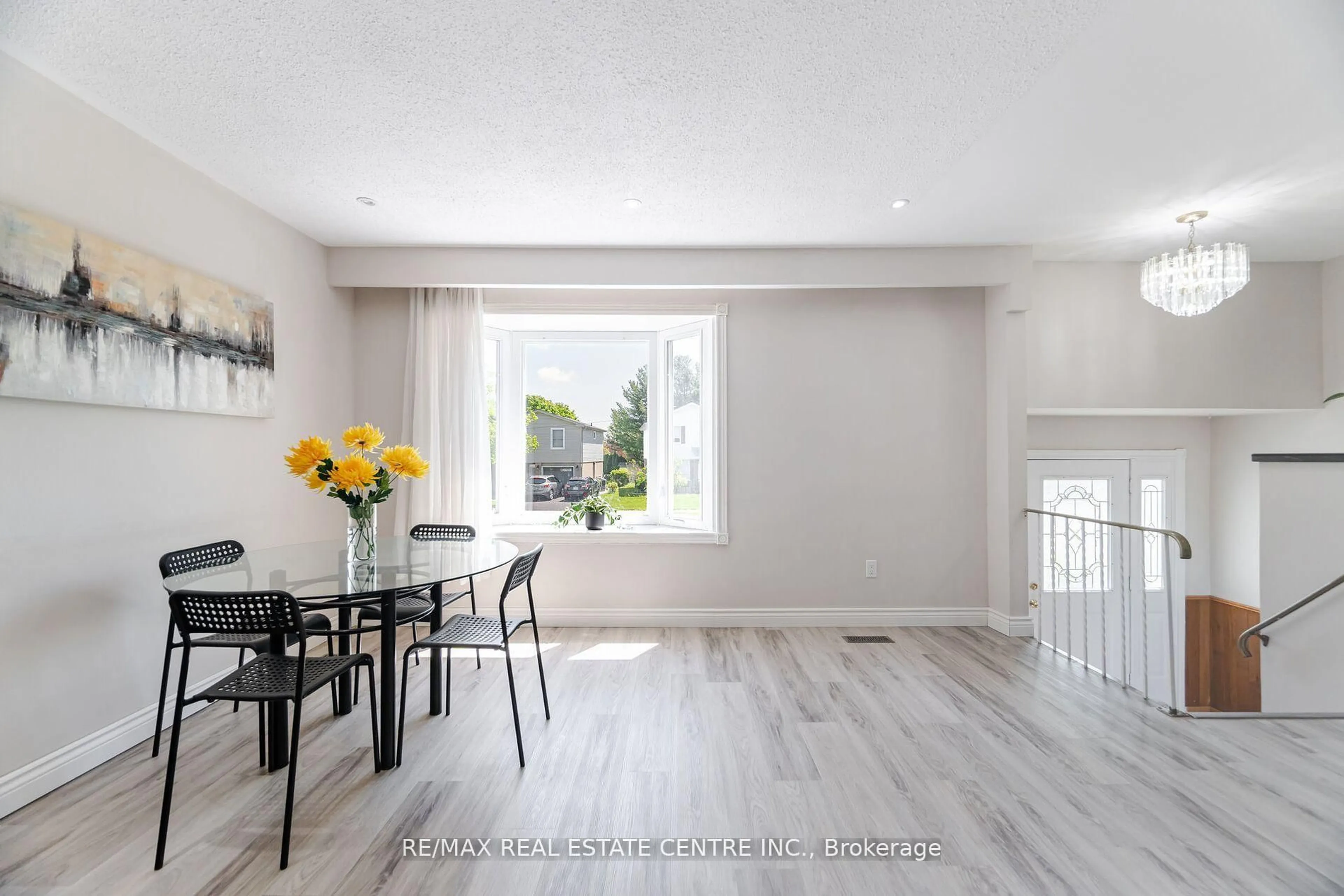 Dining room, wood/laminate floor for 2203 Council Ring Rd, Mississauga Ontario L5L 1B6