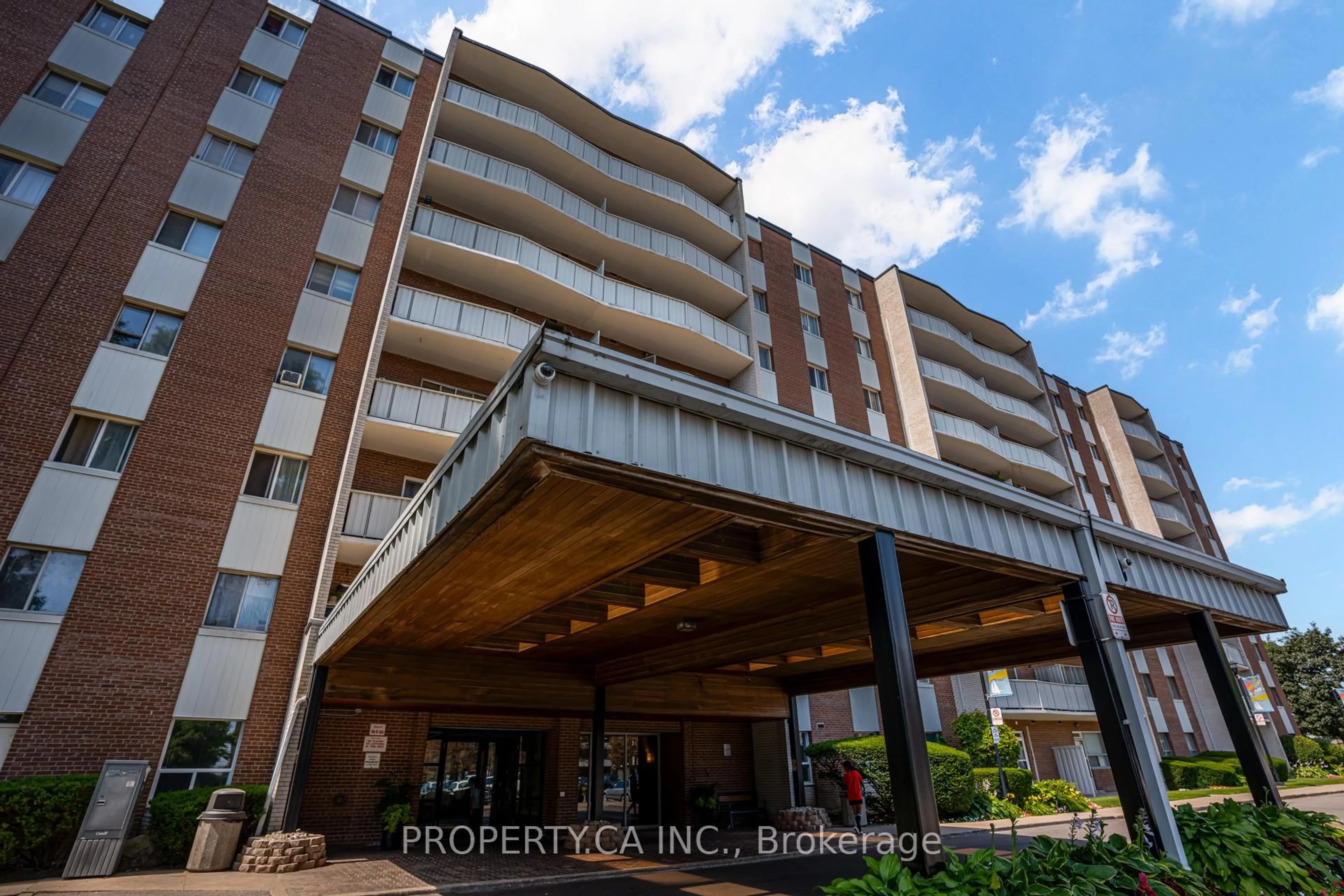 Indoor foyer for 1660 Bloor St #803, Mississauga Ontario L4X 1R9