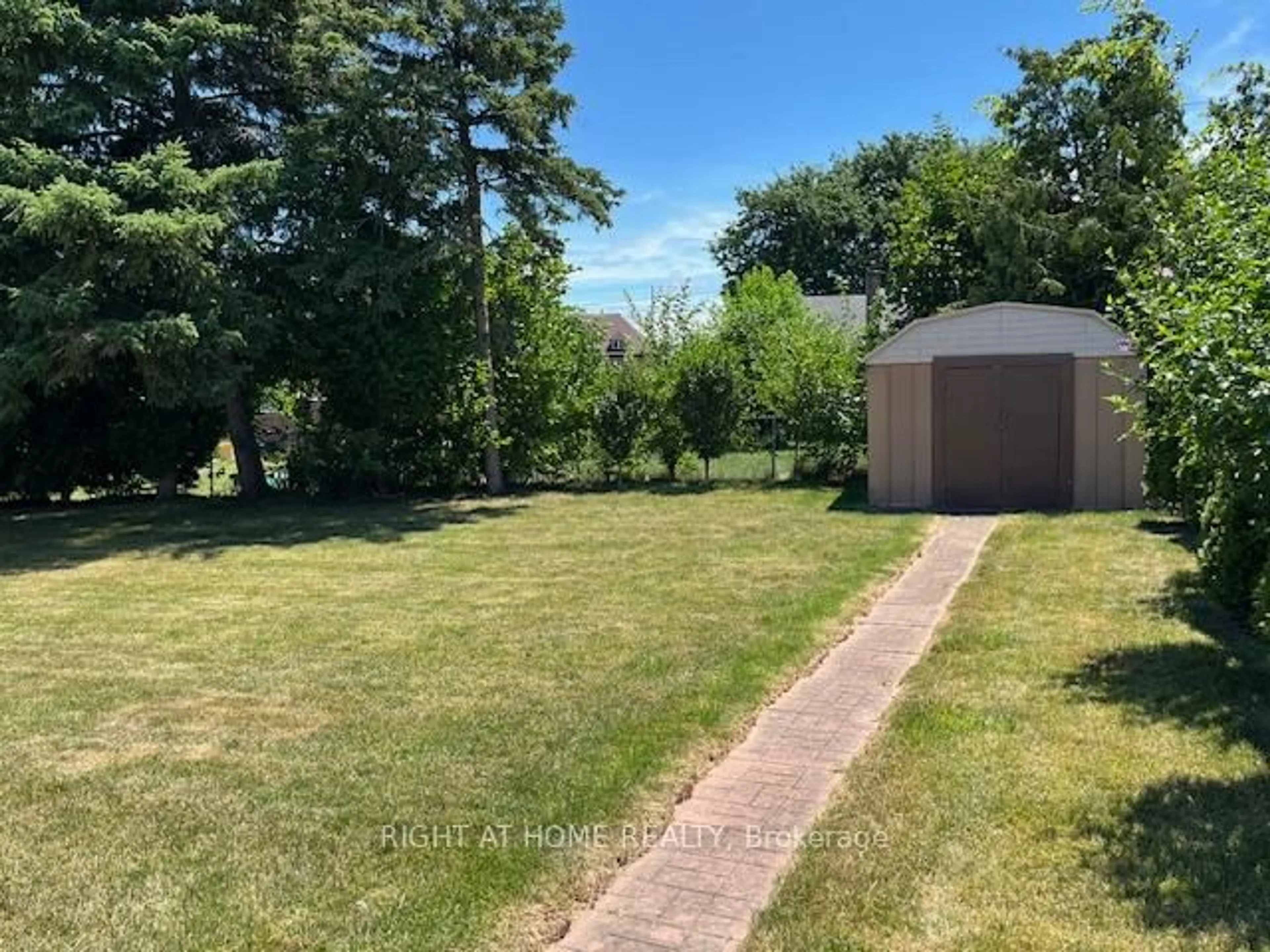 Shed for 17 Maldaver Ave, Mississauga Ontario L5M 1W4