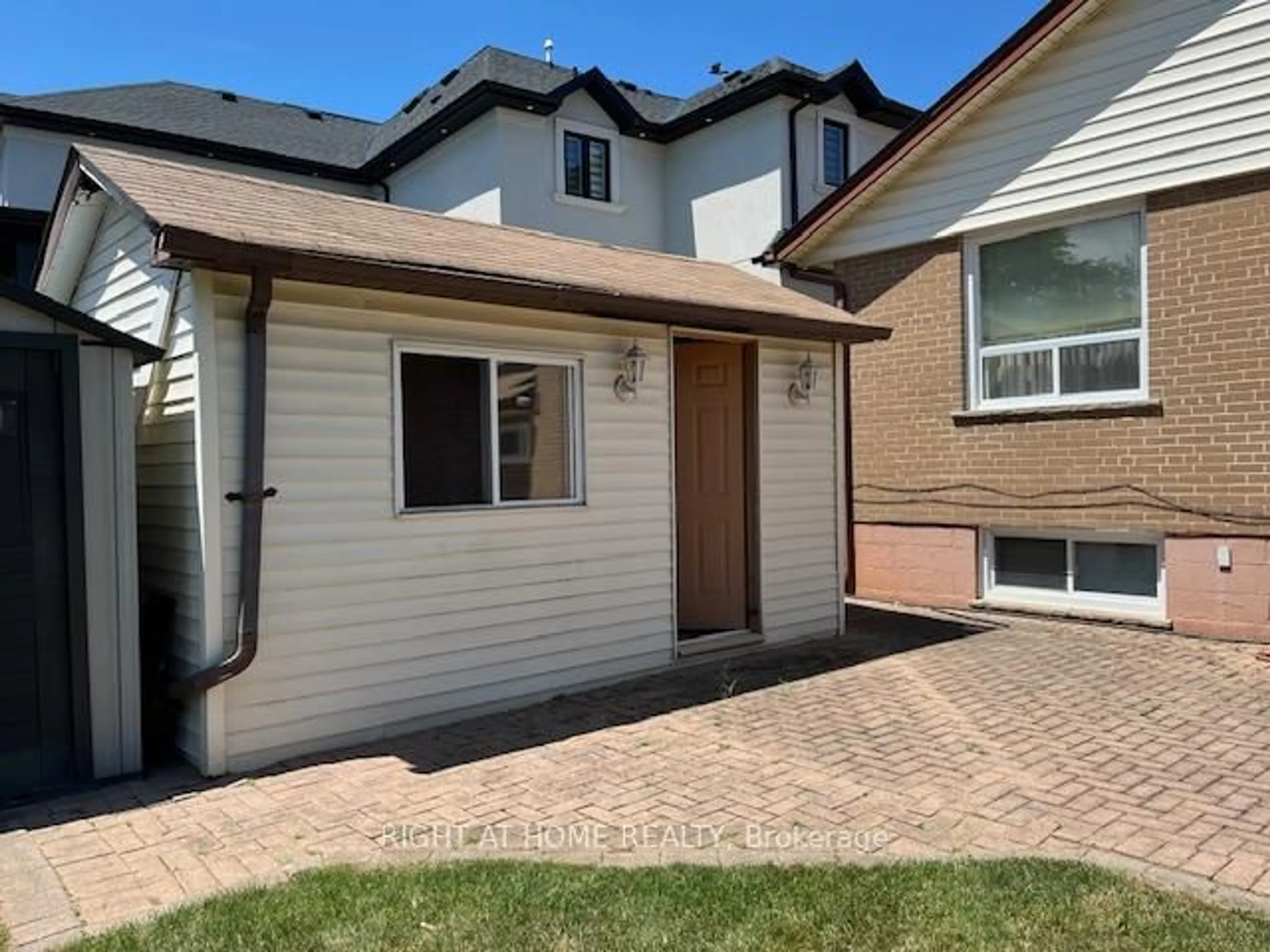 Home with brick exterior material, street for 17 Maldaver Ave, Mississauga Ontario L5M 1W4