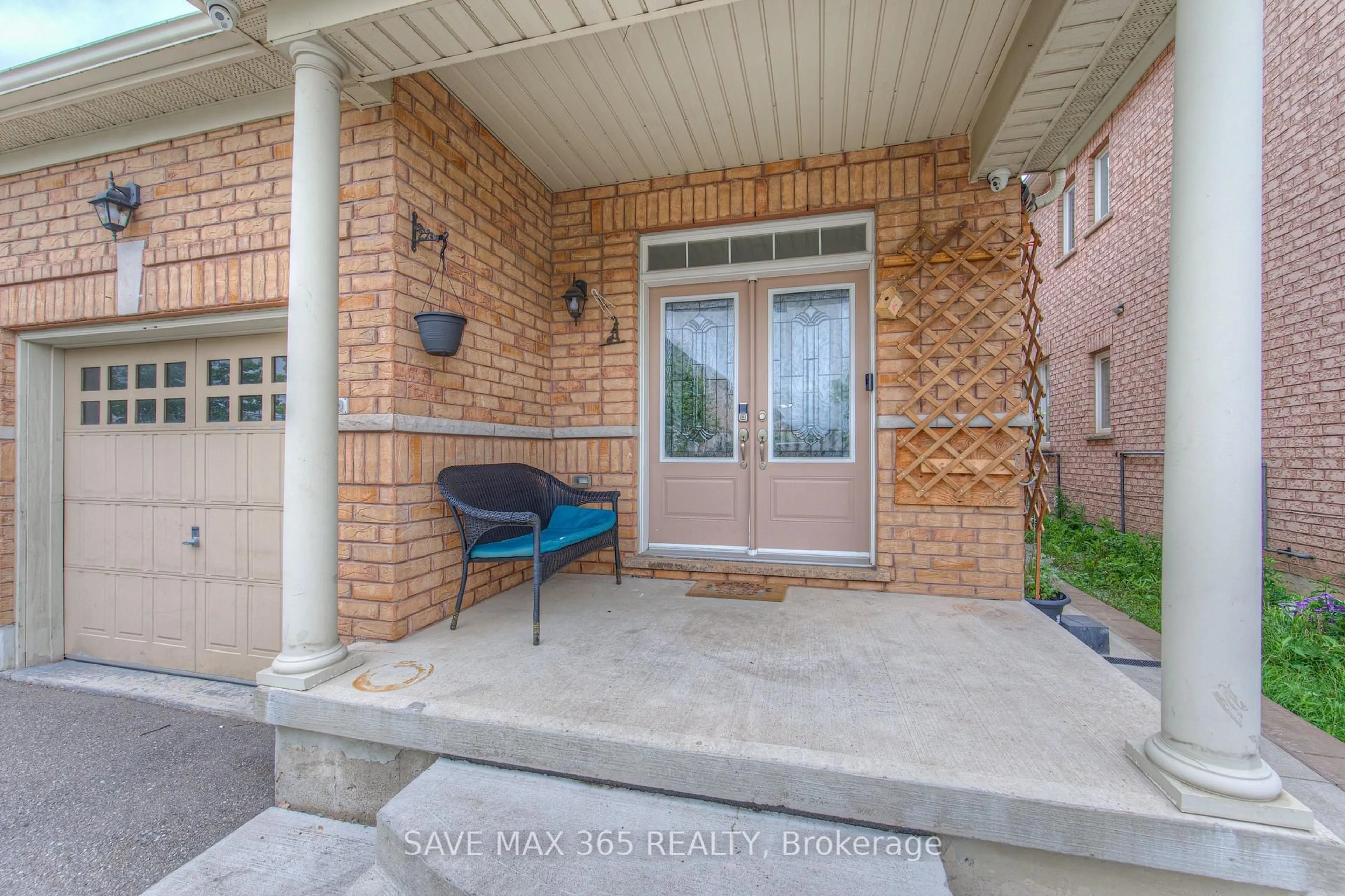 Indoor entryway for 722 Megson Terr, Milton Ontario L9T 8K5