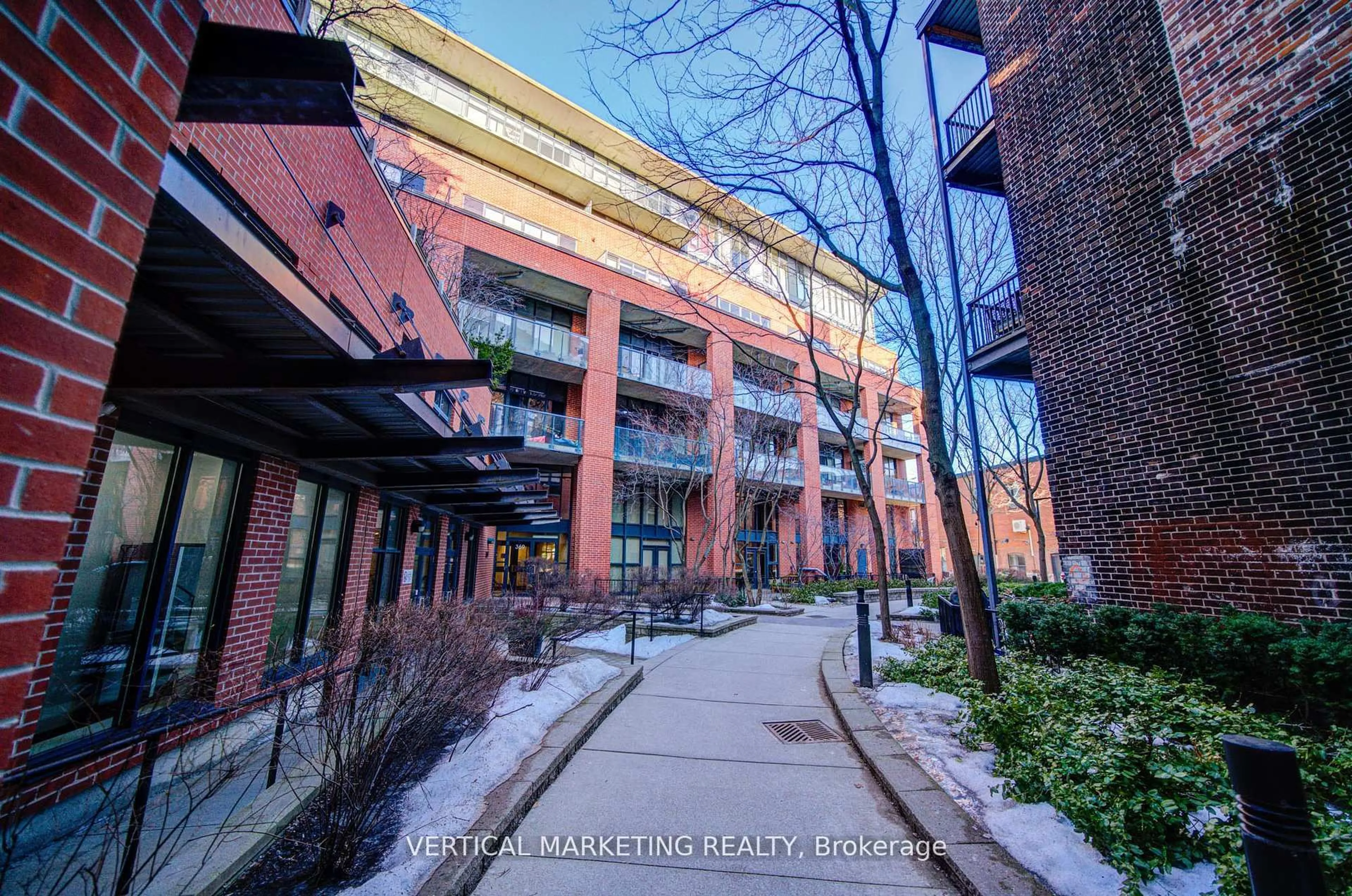 Patio, street for 369 Sorauren Ave #510, Toronto Ontario M6R 3C2