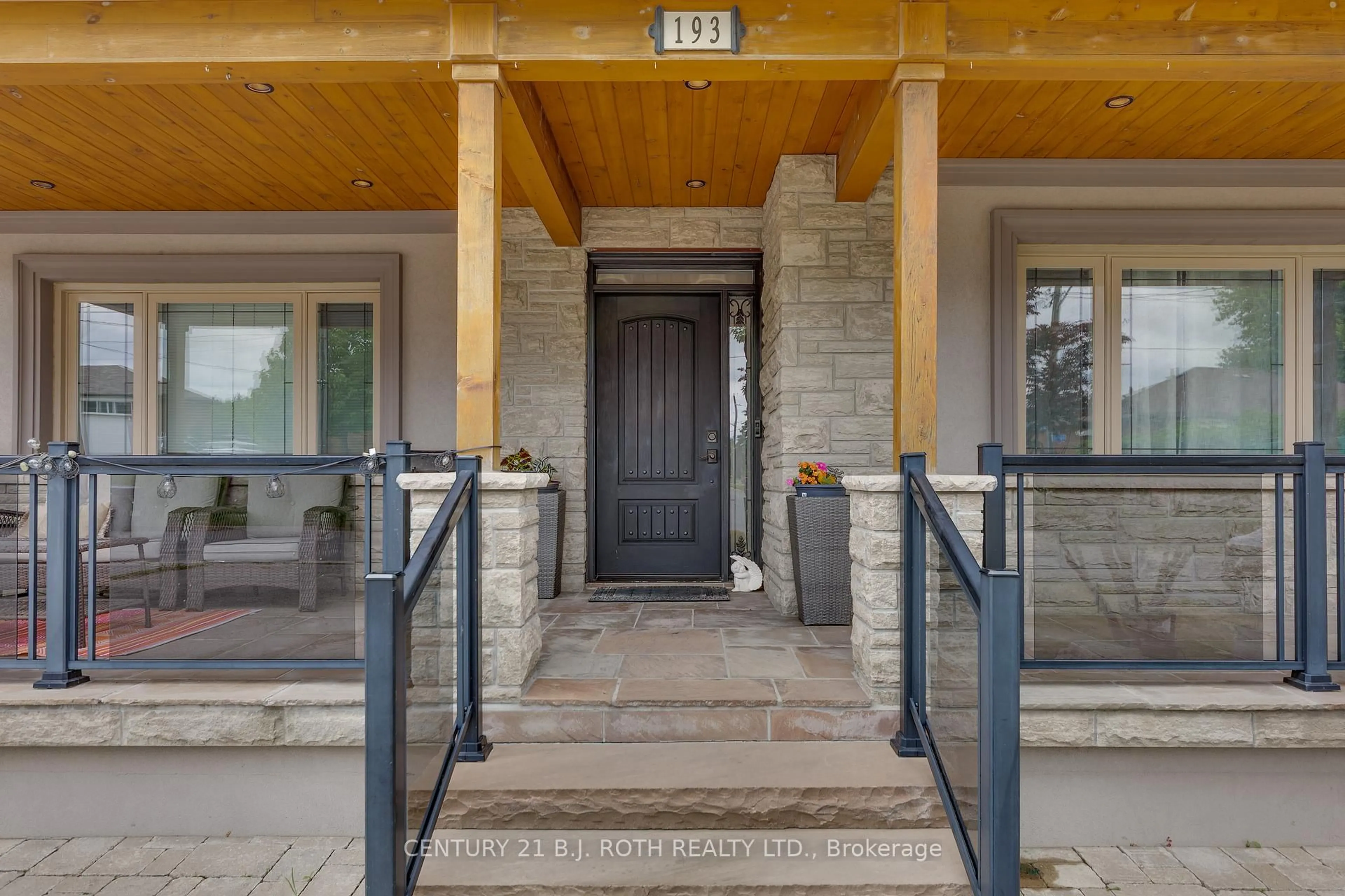 Indoor entryway for 193 Epsom Downs Dr, Toronto Ontario M3M 1S8