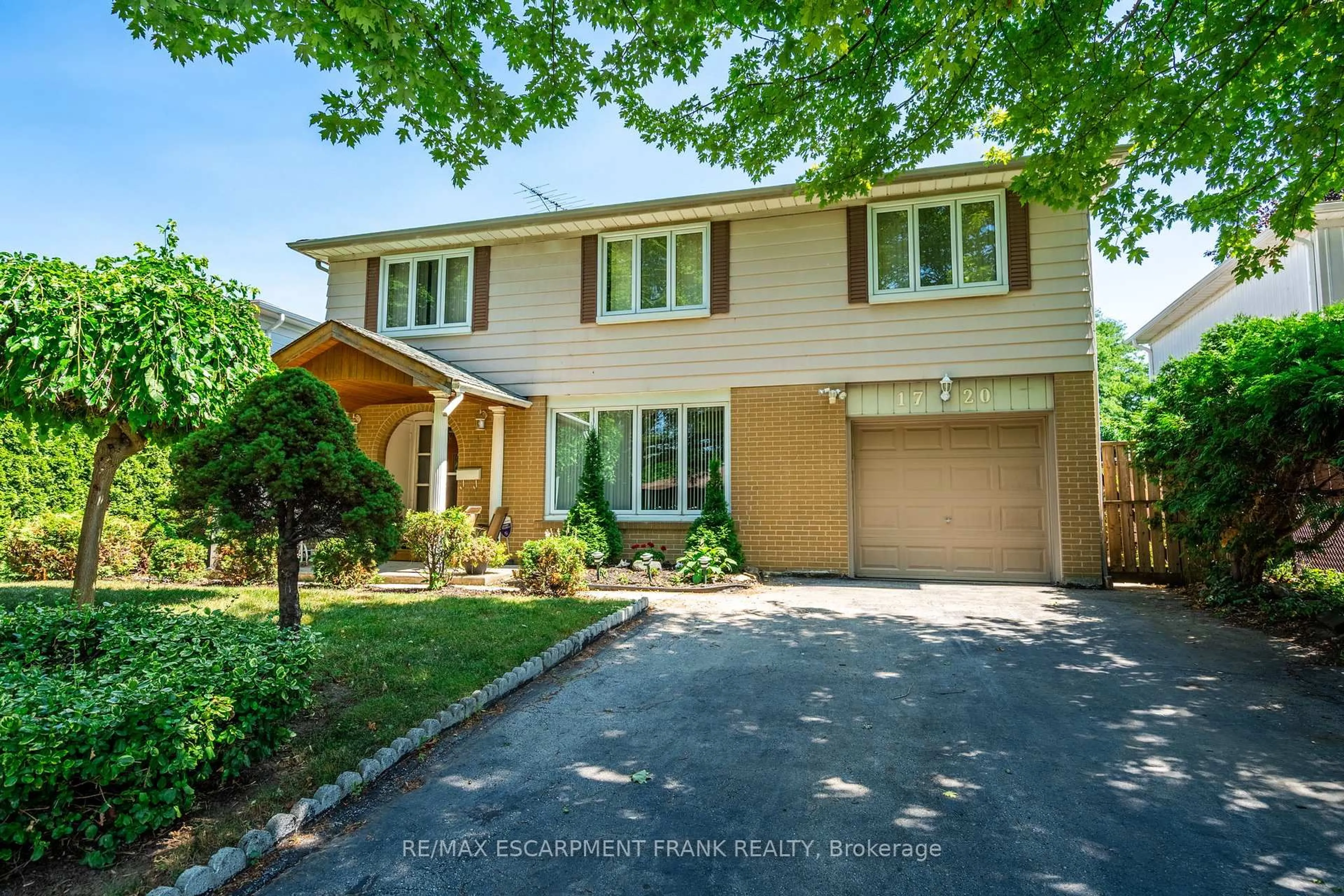 Home with brick exterior material, street for 1720 KIRKWALL Cres, Mississauga Ontario L4X 1N7