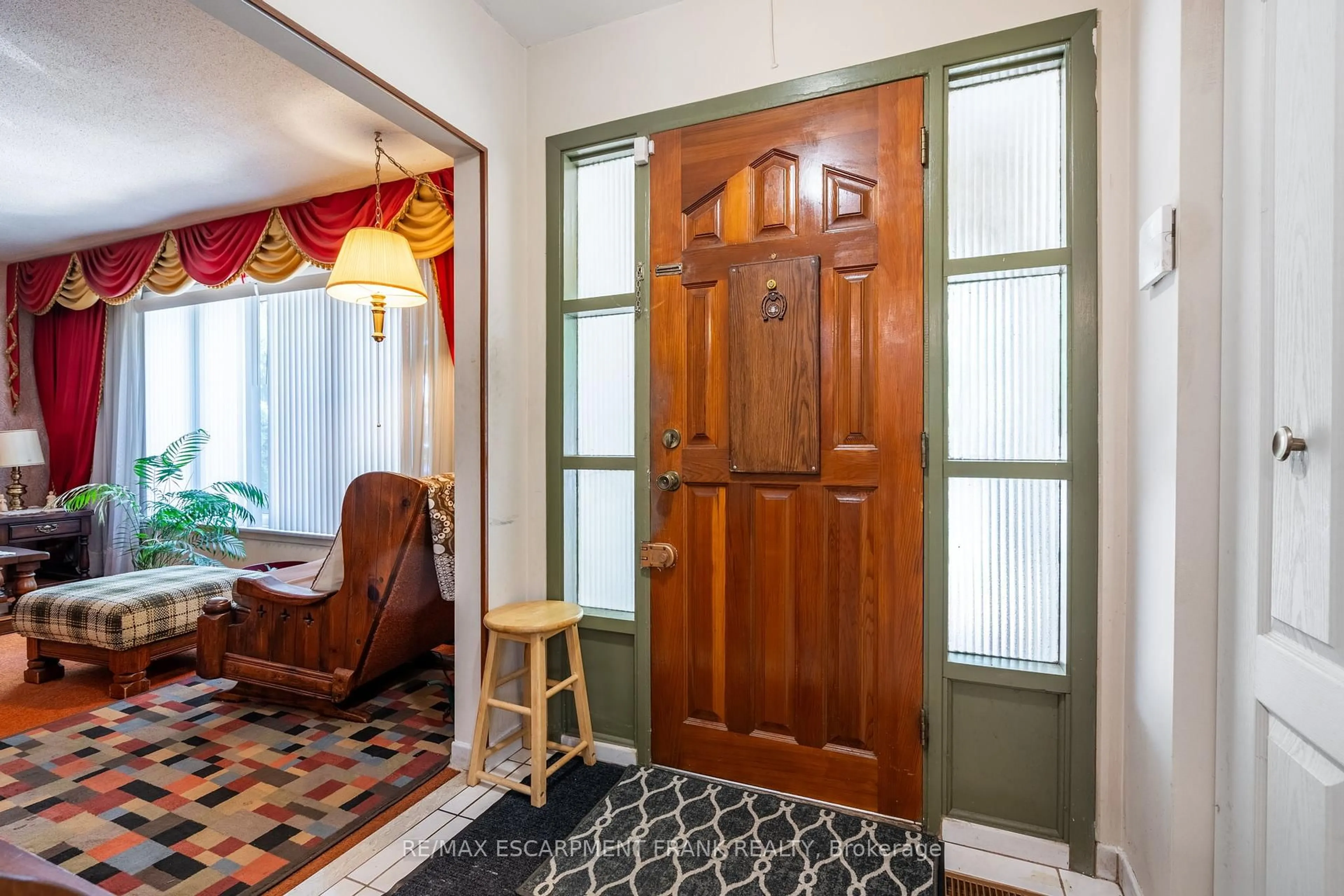 Indoor entryway for 1720 KIRKWALL Cres, Mississauga Ontario L4X 1N7