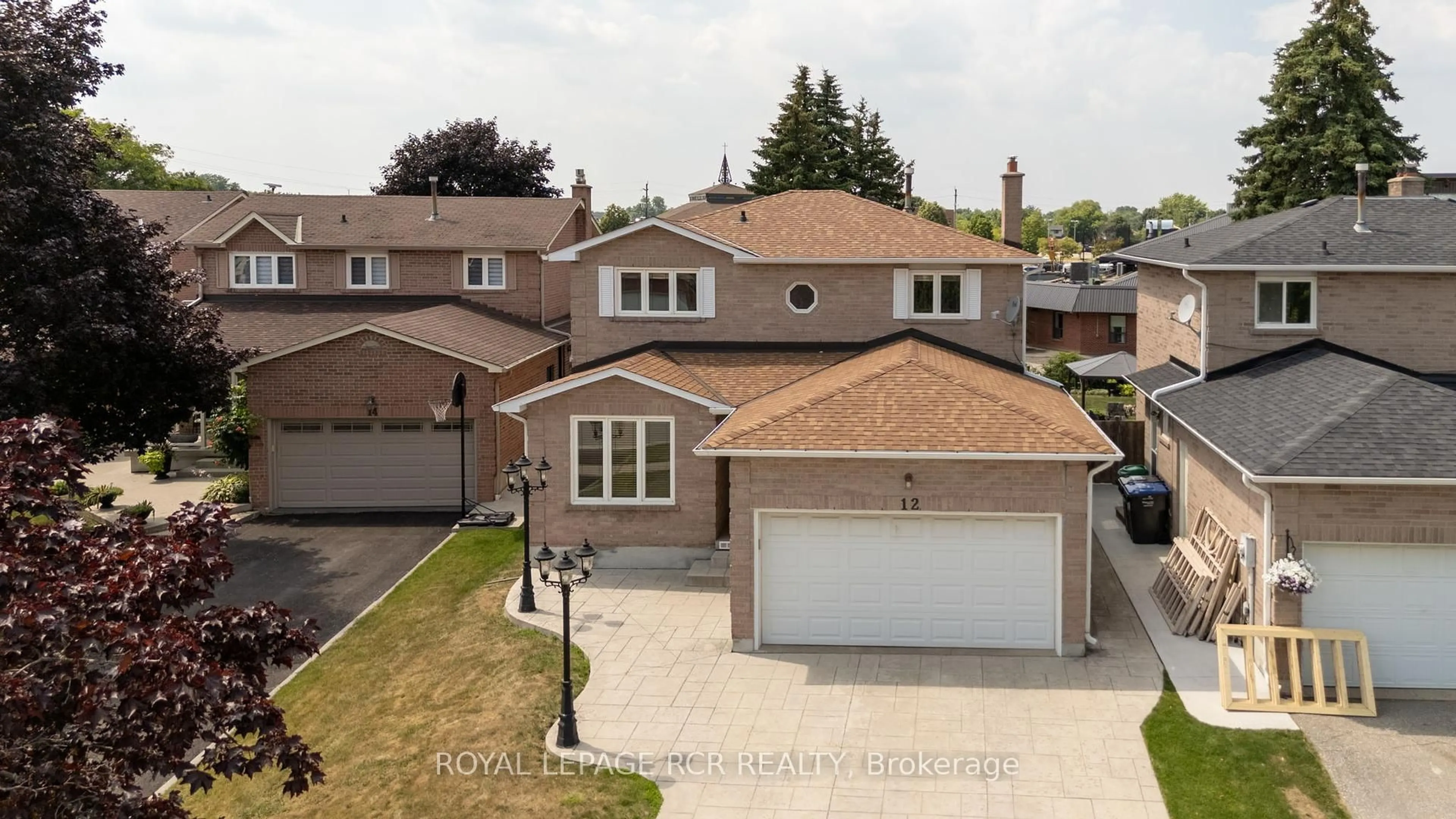 A pic from outside/outdoor area/front of a property/back of a property/a pic from drone, street for 12 King Arthurs Crt, Caledon Ontario L7E 1P1