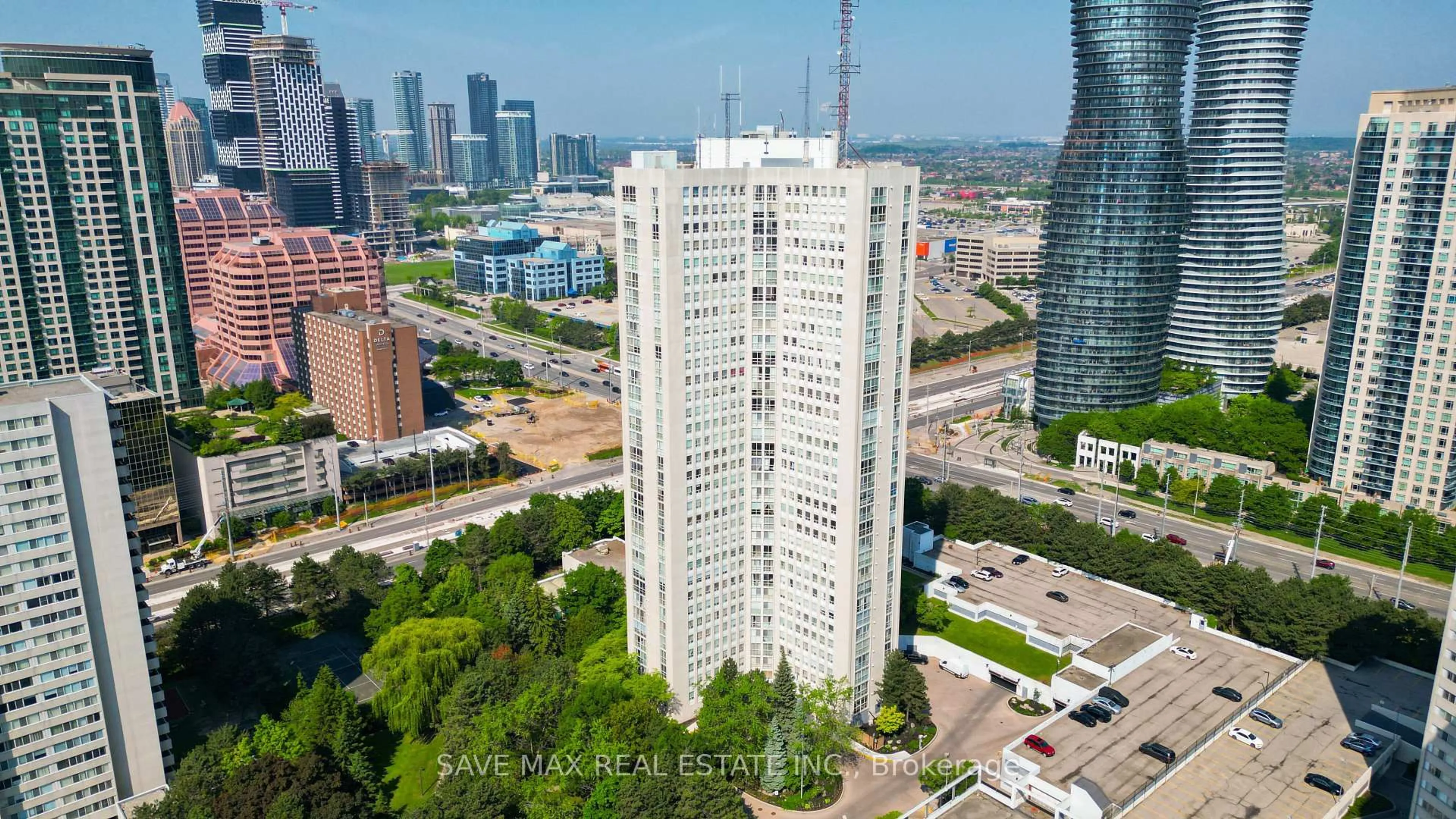 A pic from outside/outdoor area/front of a property/back of a property/a pic from drone, city buildings view from balcony for 3650 Kaneff Cres #Ph02, Mississauga Ontario L5A 4A1