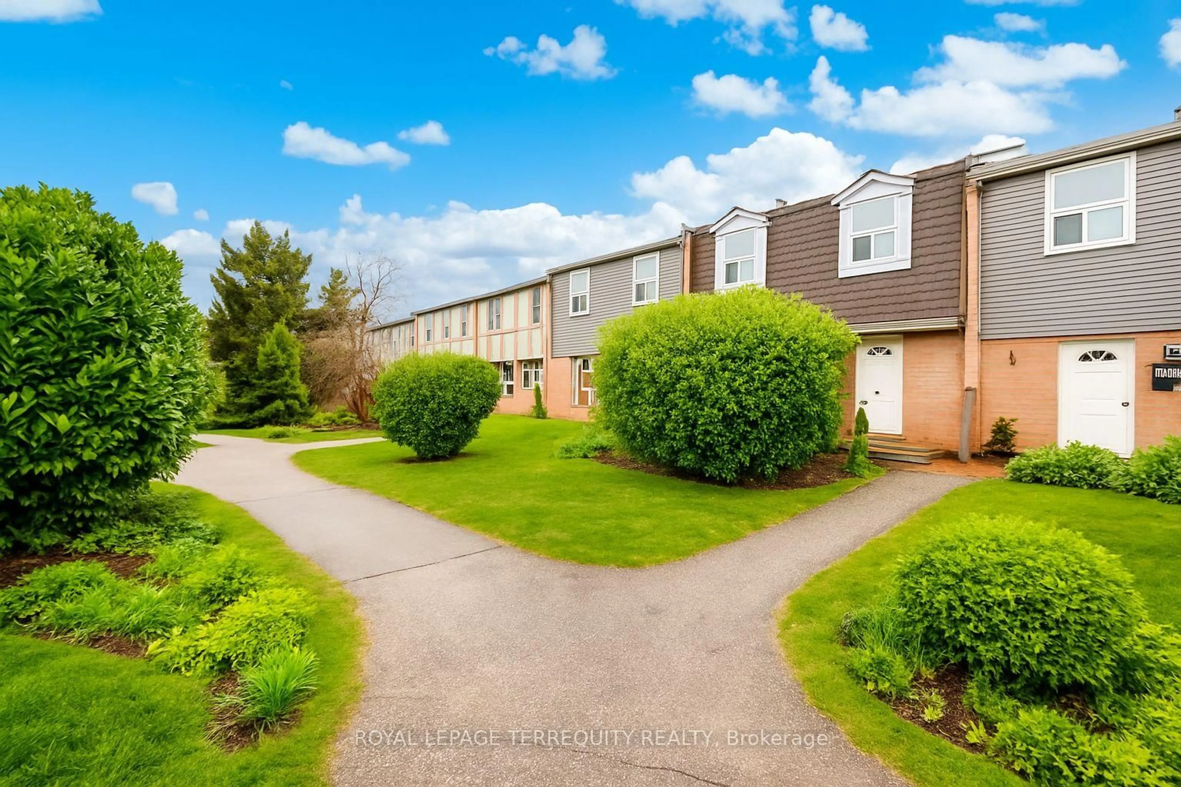 A pic from outside/outdoor area/front of a property/back of a property/a pic from drone, street for 1050 Shawnmarr Rd #45, Mississauga Ontario L5H 3V1
