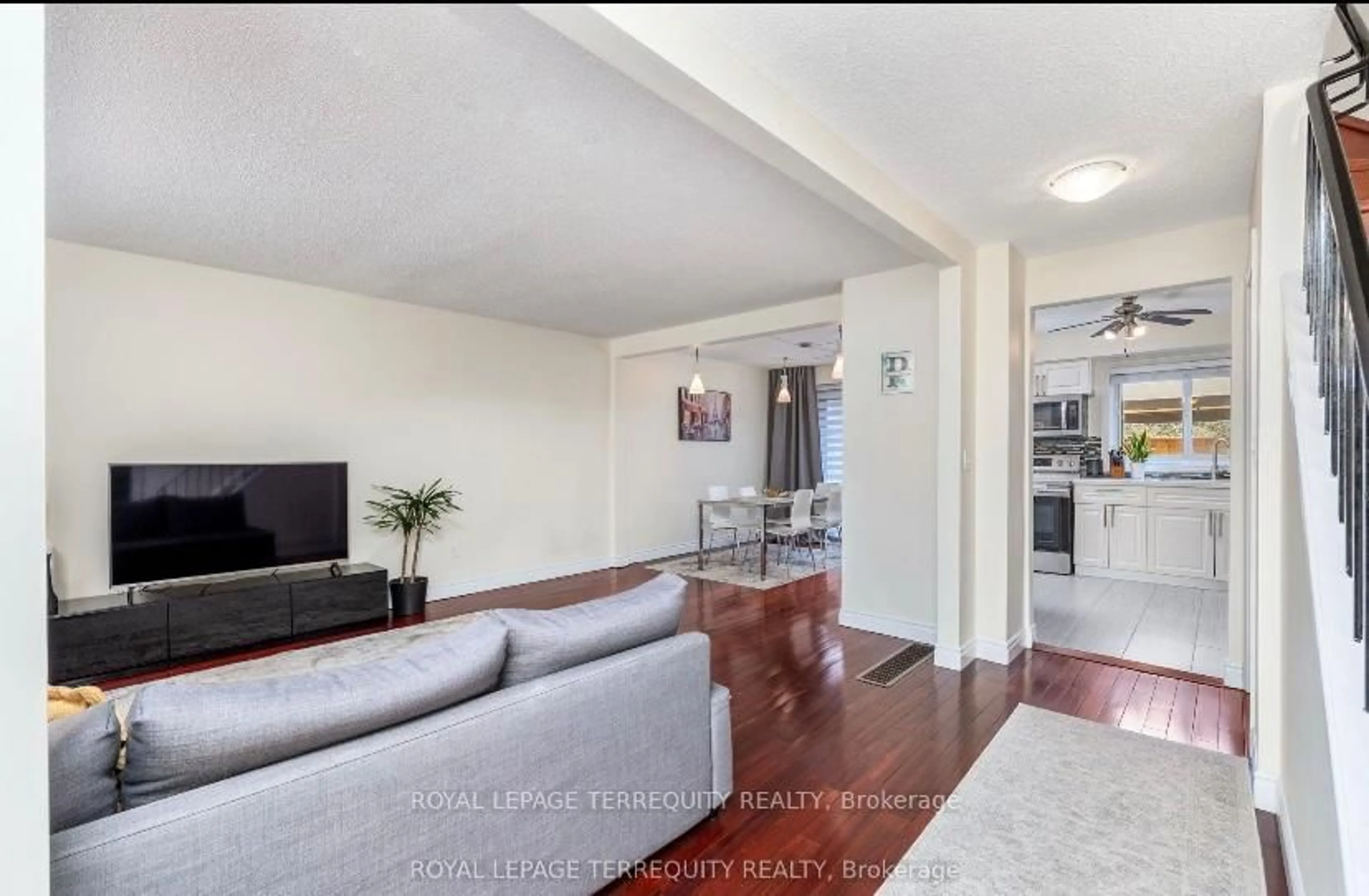 Living room with furniture, unknown for 1050 Shawnmarr Rd #45, Mississauga Ontario L5H 3V1