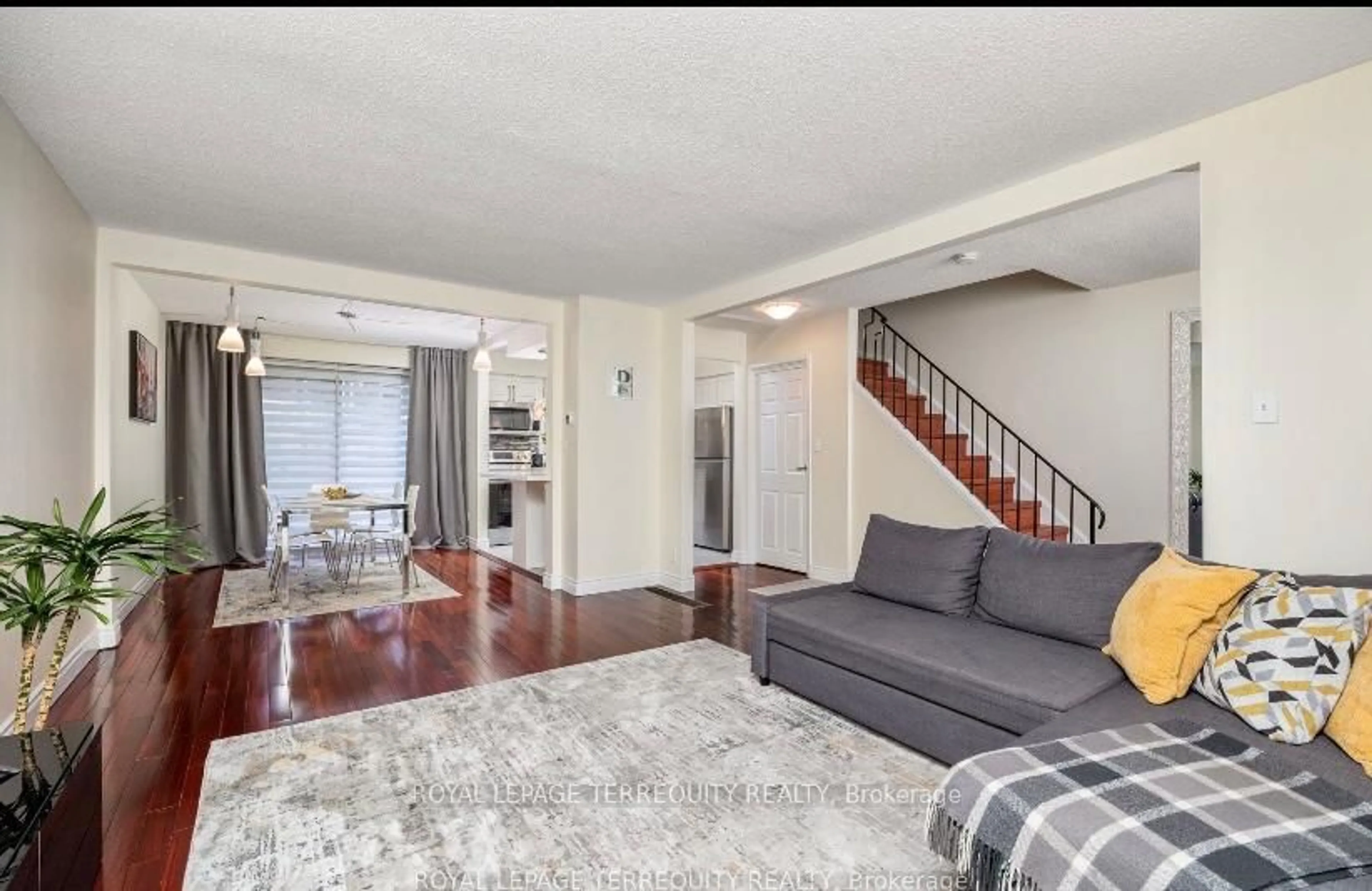 Living room with furniture, unknown for 1050 Shawnmarr Rd #45, Mississauga Ontario L5H 3V1
