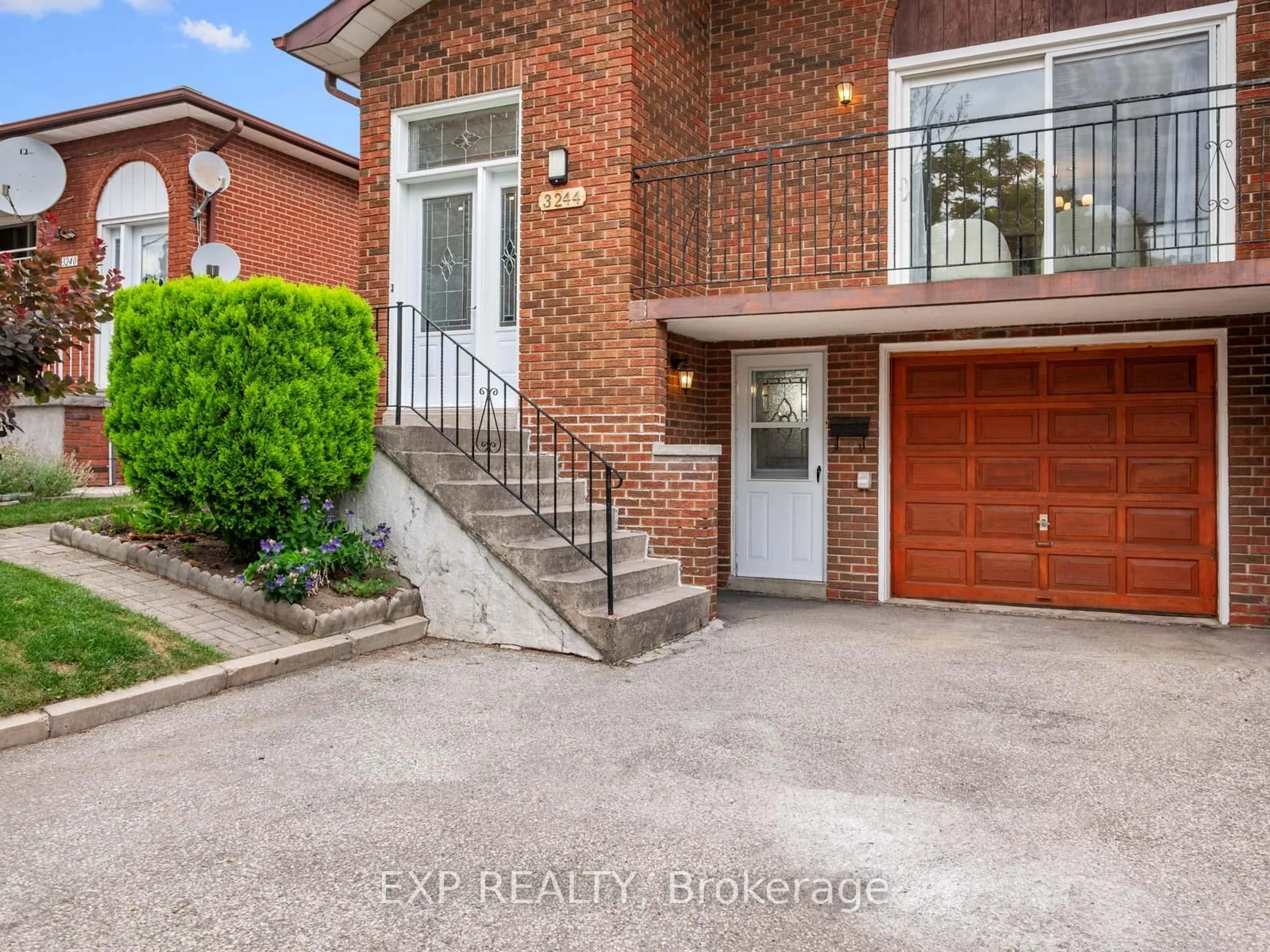 Home with brick exterior material, street for 3244 Lednier Terr, Mississauga Ontario L4Y 3Z8