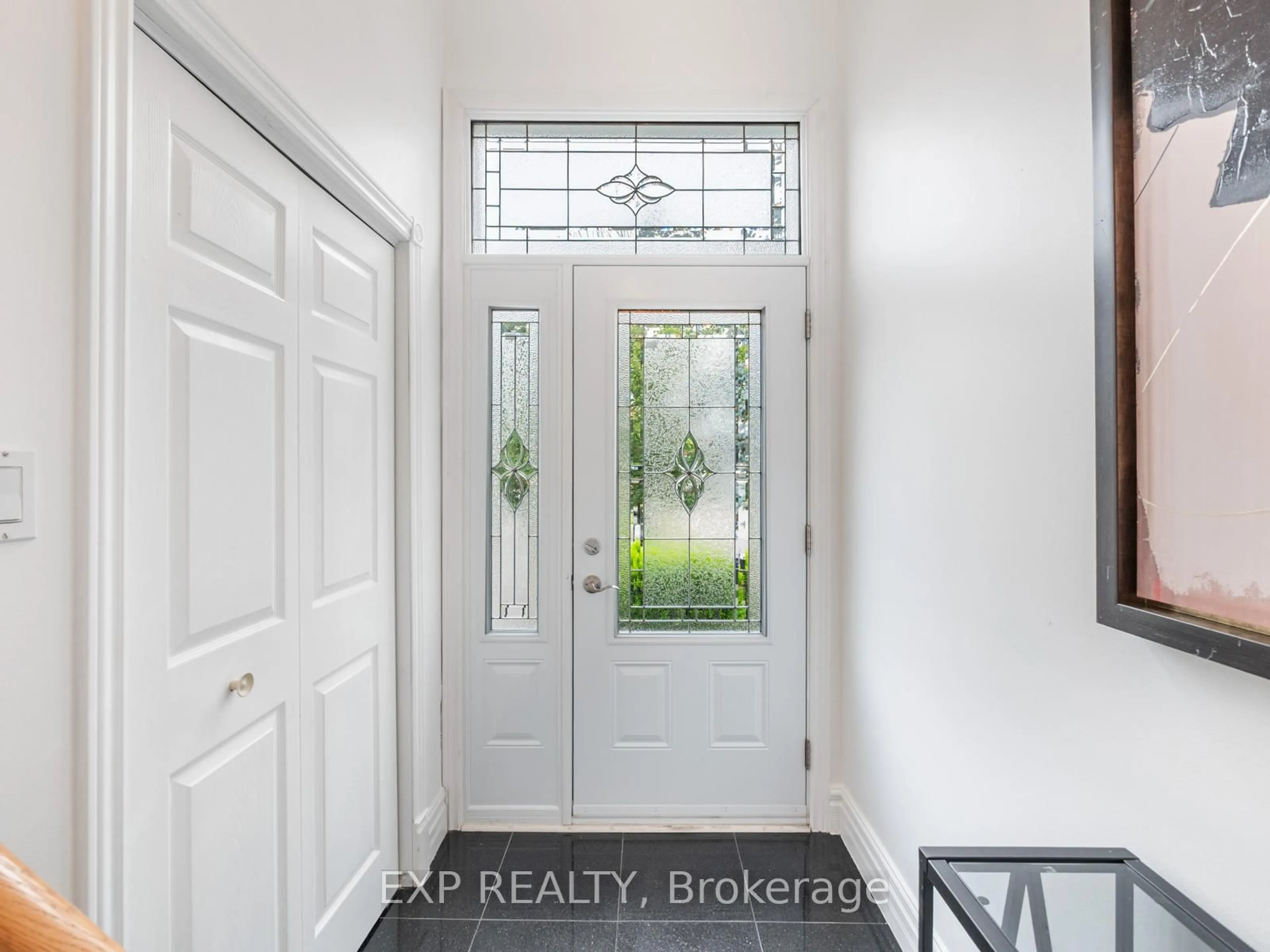 Indoor entryway for 3244 Lednier Terr, Mississauga Ontario L4Y 3Z8