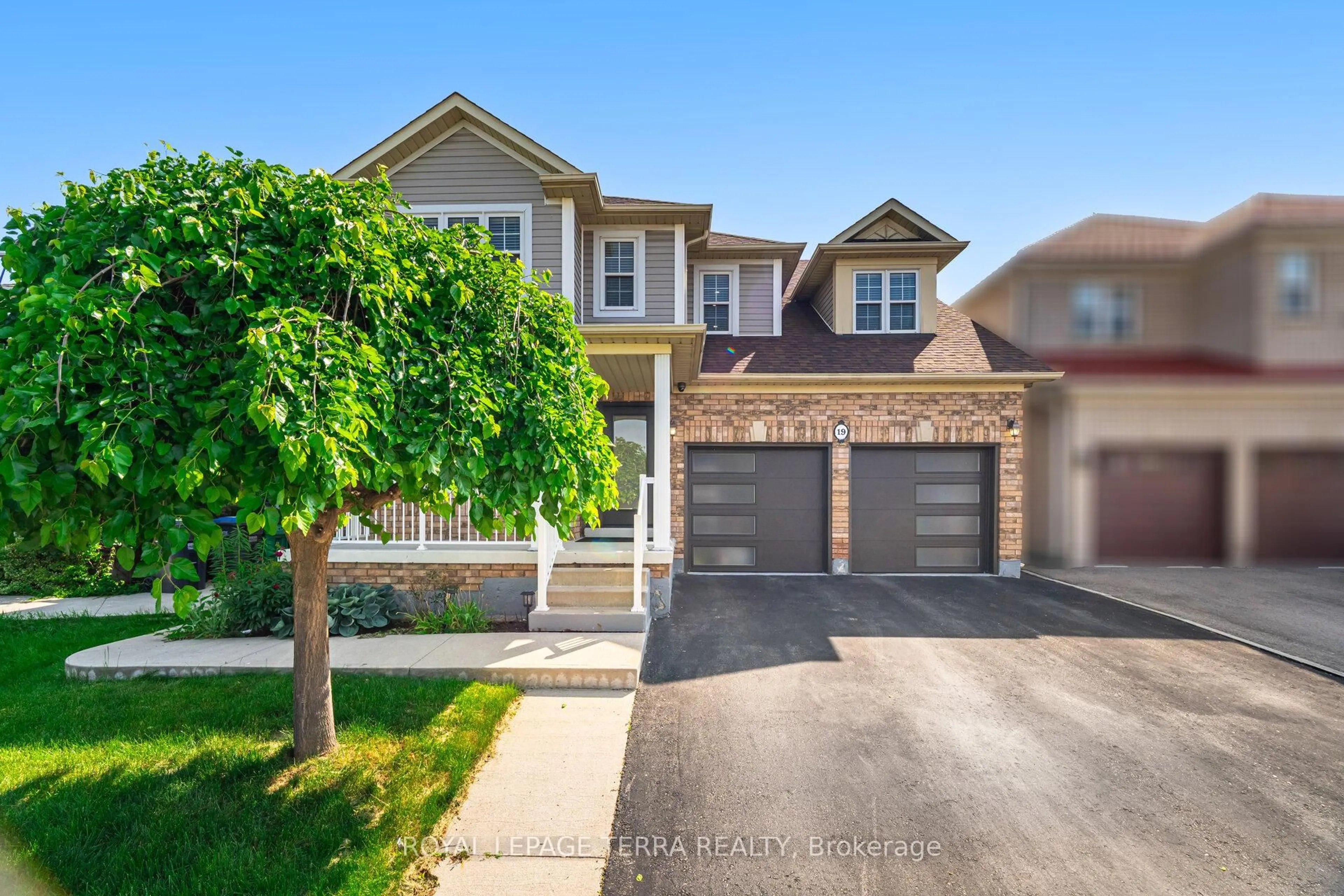 A pic from outside/outdoor area/front of a property/back of a property/a pic from drone, street for 19 VALLEYPARK Cres, Brampton Ontario L7A 1X7