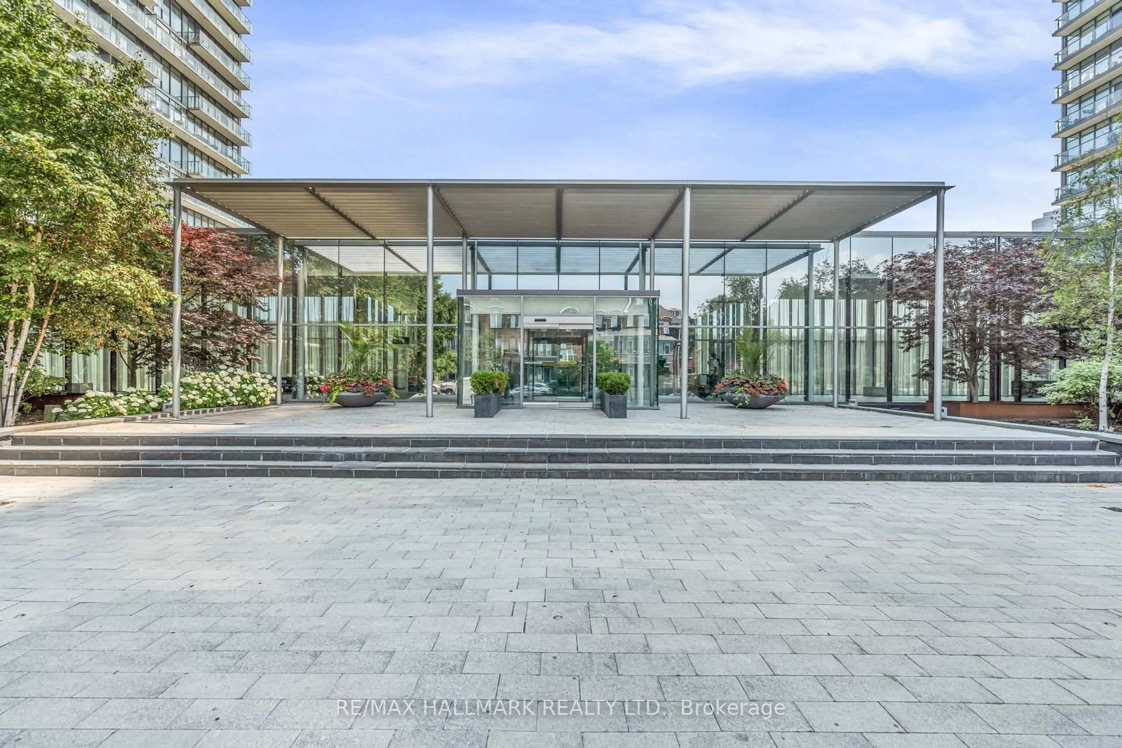 Indoor foyer for 105 The Queensway Ave #1115, Toronto Ontario M6S 5B3