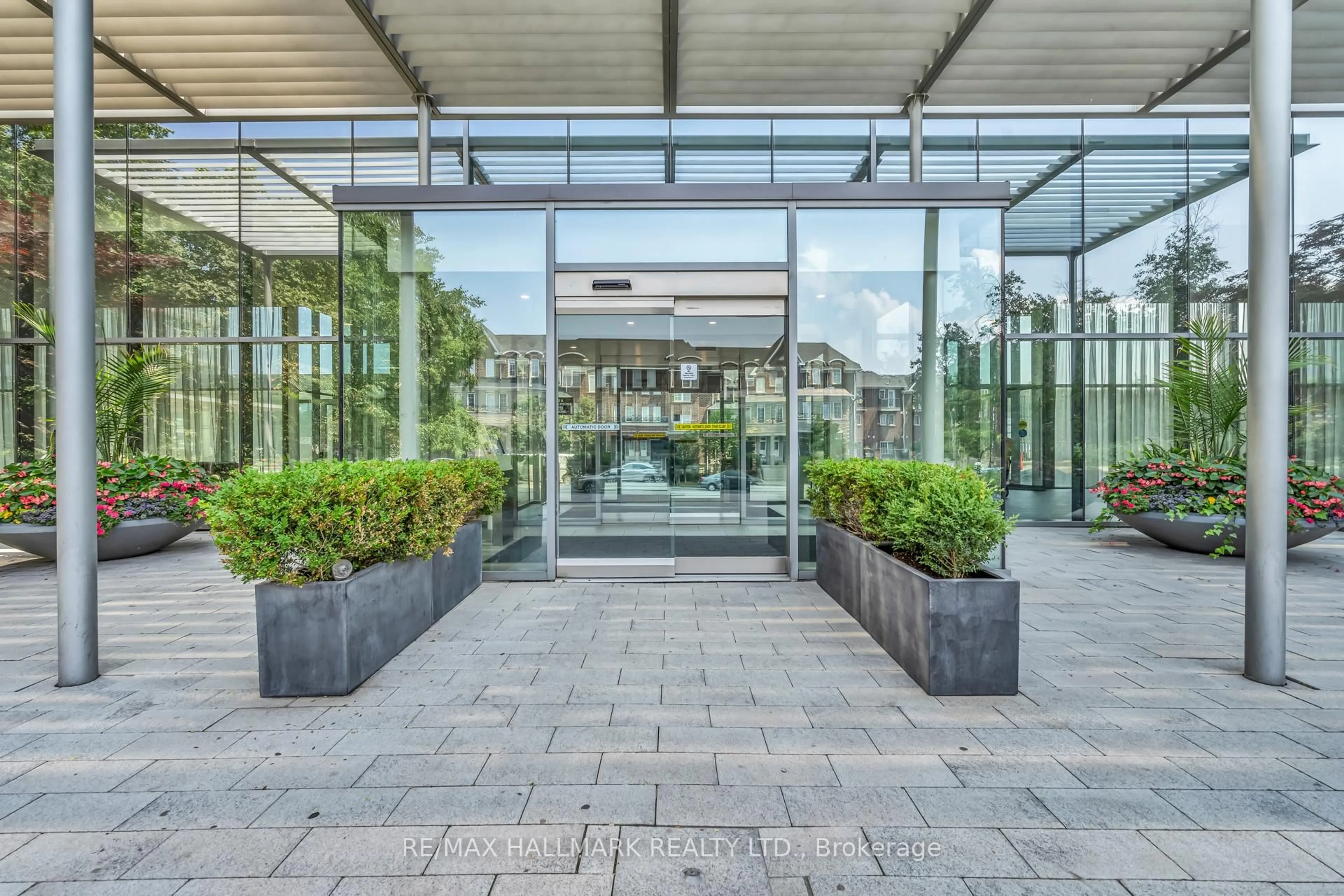 Indoor foyer for 105 The Queensway Ave #1115, Toronto Ontario M6S 5B3
