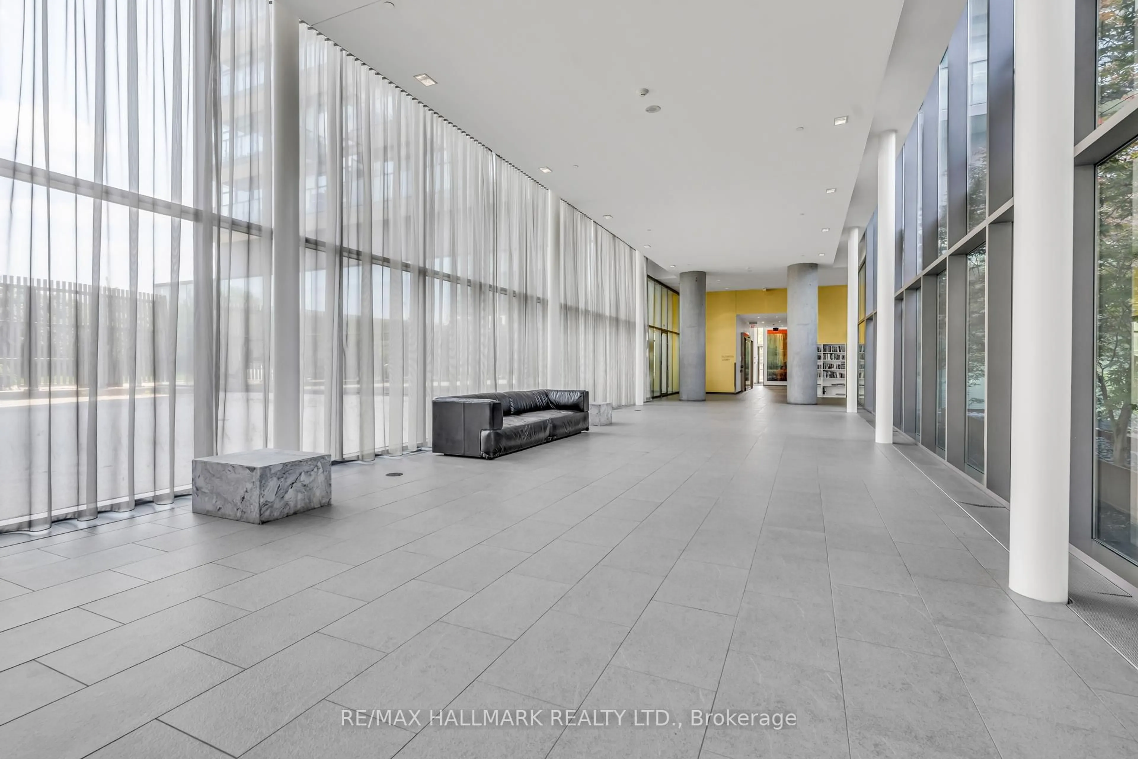 Indoor foyer for 105 The Queensway Ave #1115, Toronto Ontario M6S 5B3