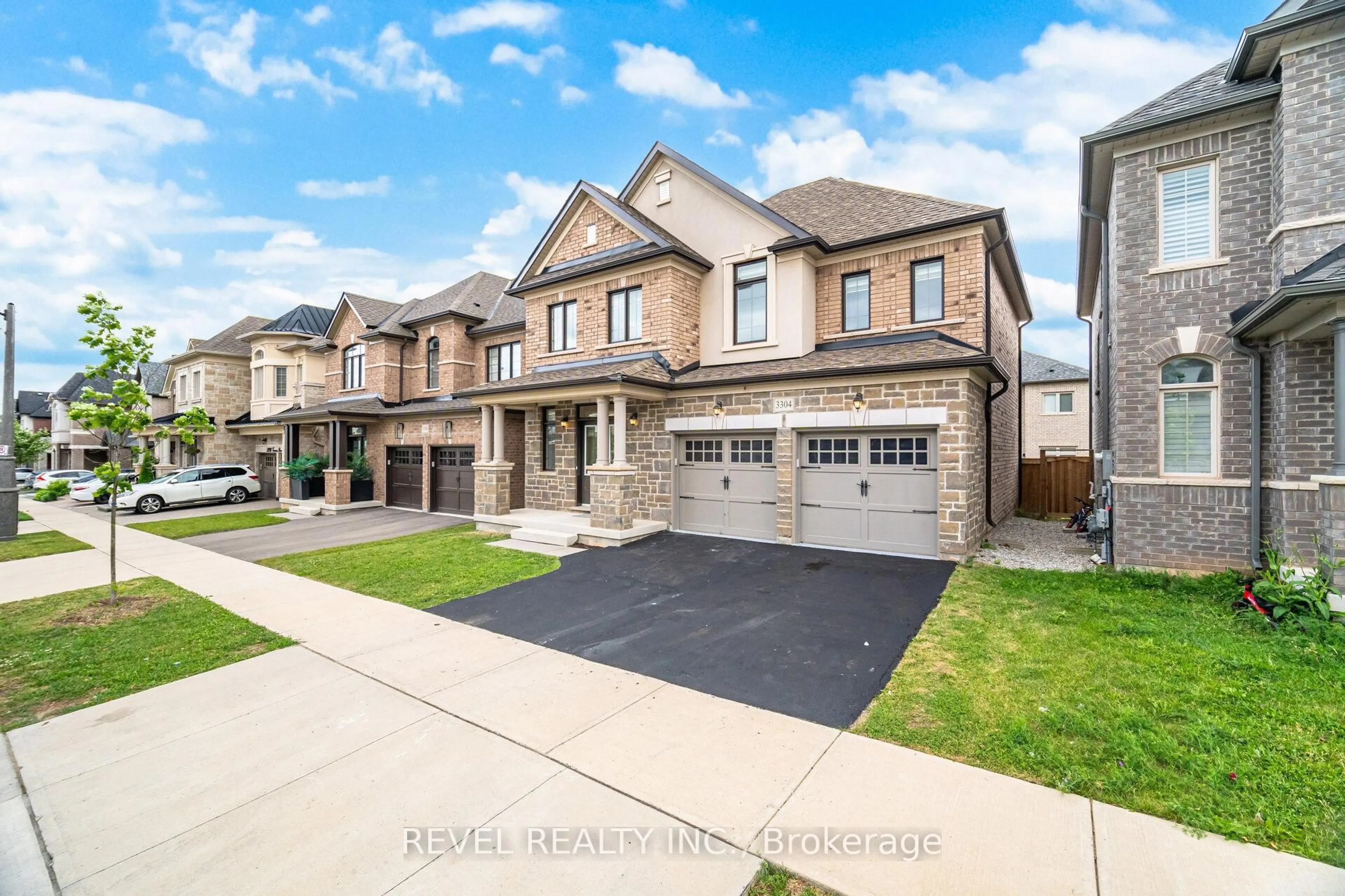 Home with brick exterior material, street for 3304 Vernon Powell Dr, Oakville Ontario L6H 0Y4