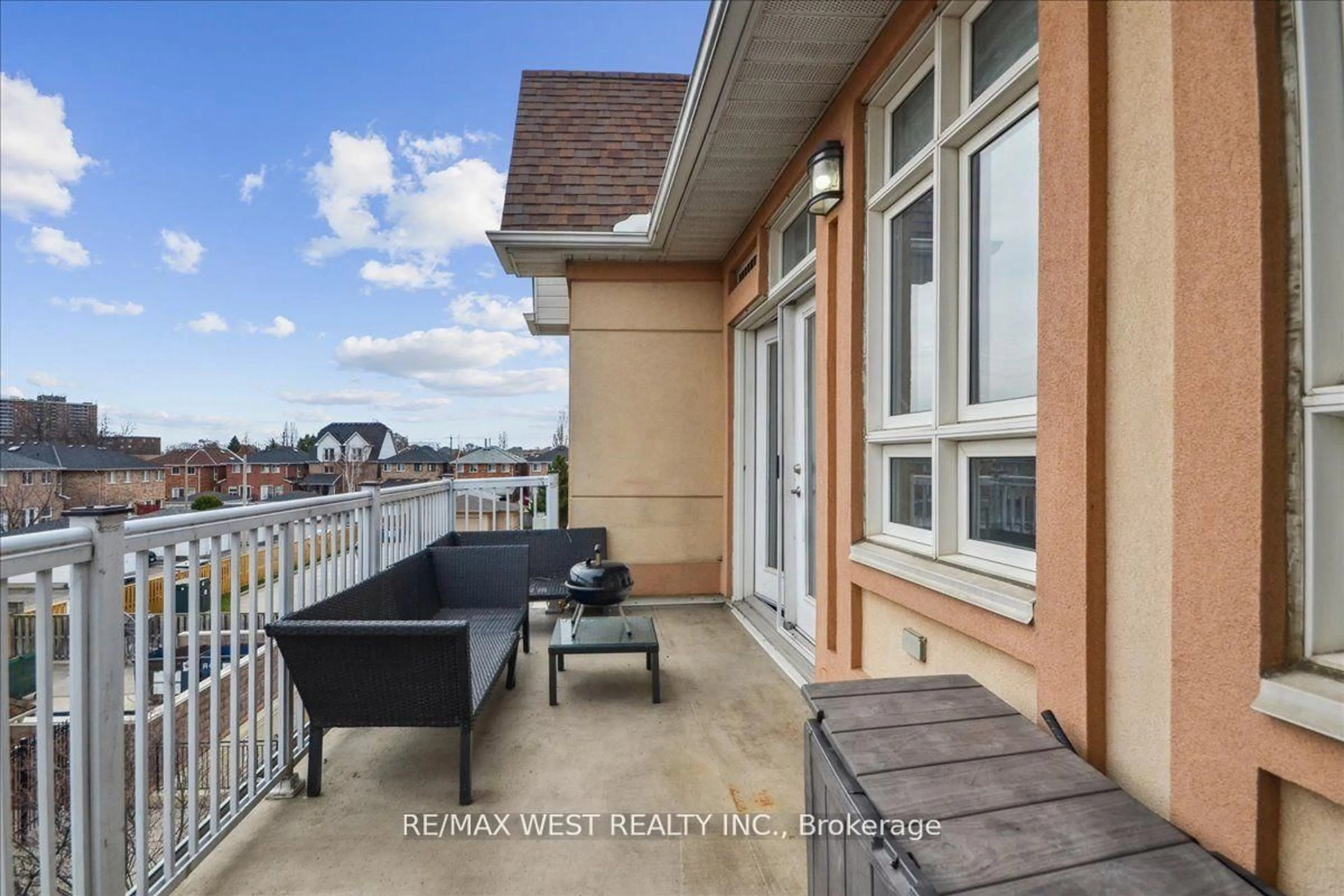 Balcony in the apartment, water/lake/river/ocean view for 9 Pine St #9, Toronto Ontario M9N 0A6