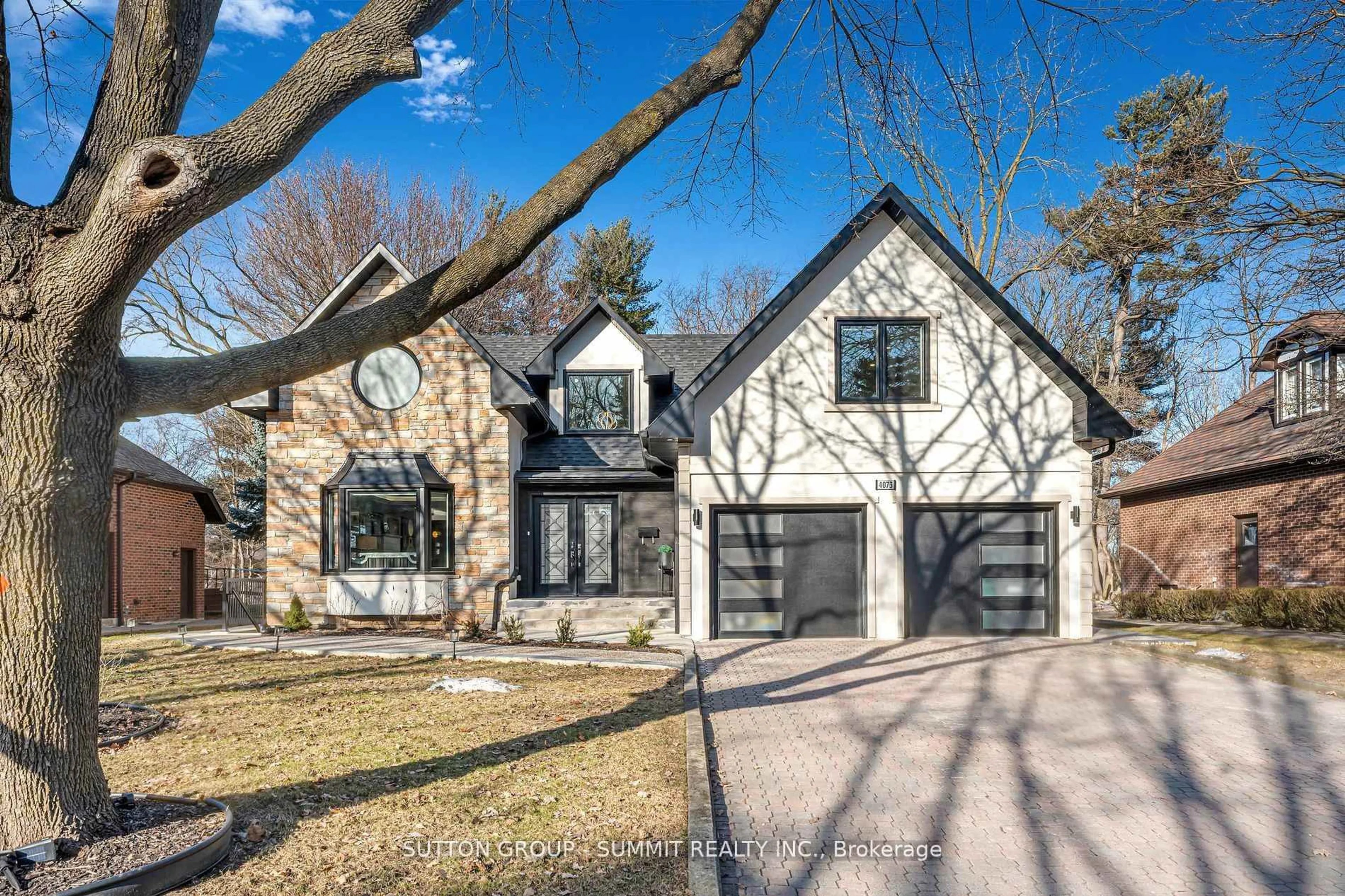 Home with brick exterior material, street for 4073 SUMMIT Crt, Mississauga Ontario L5L 3C2