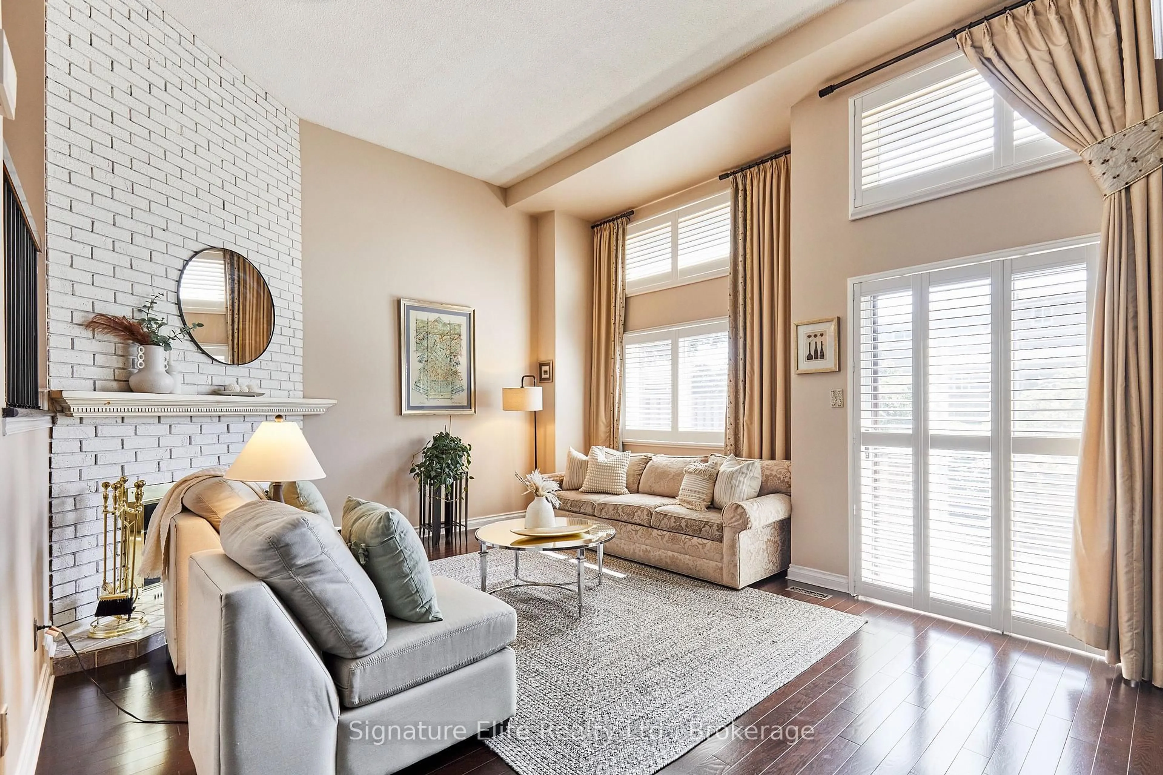 Living room with furniture, unknown for 4156 Fieldgate Dr #15, Mississauga Ontario L4W 2N1