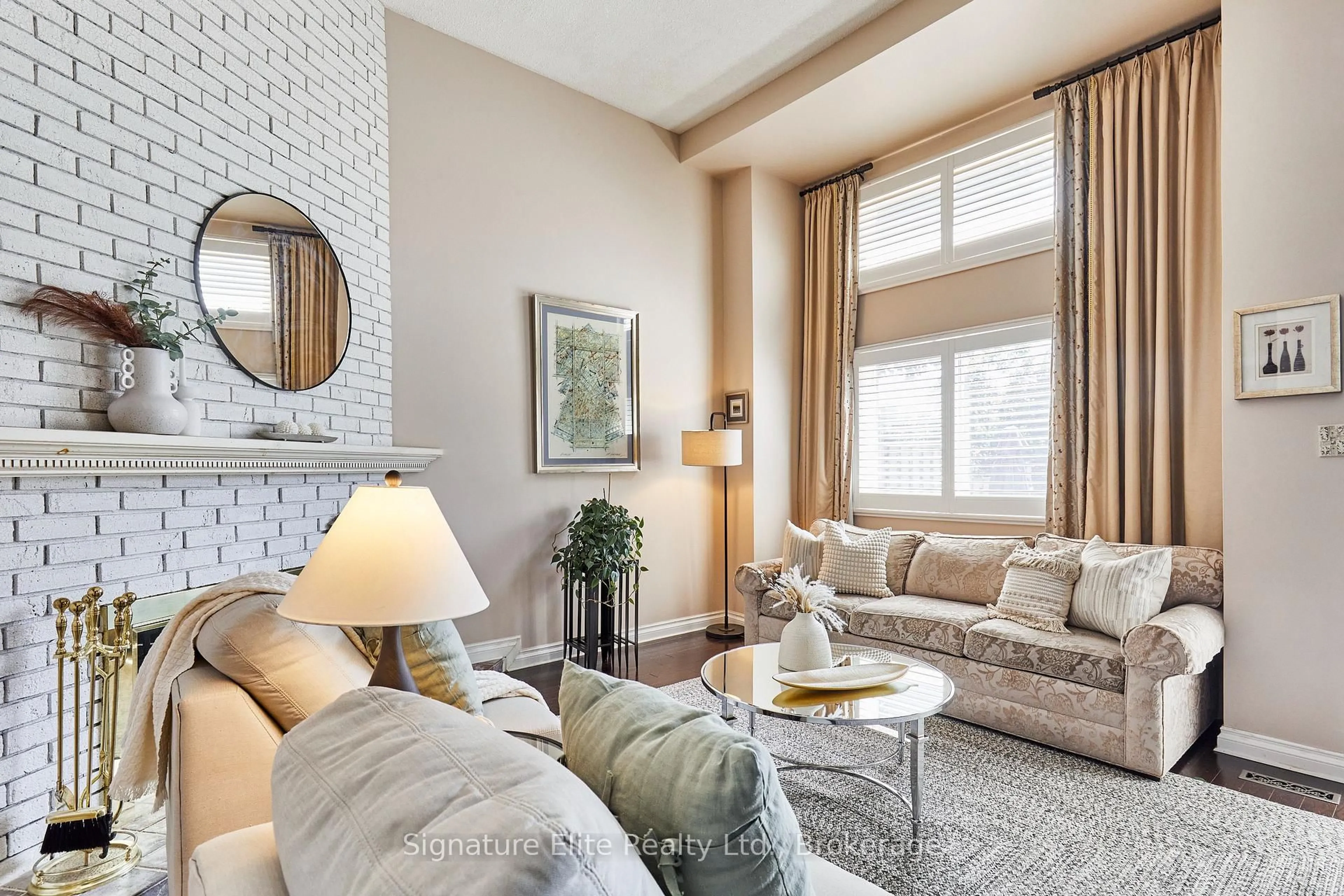Living room with furniture, unknown for 4156 Fieldgate Dr #15, Mississauga Ontario L4W 2N1