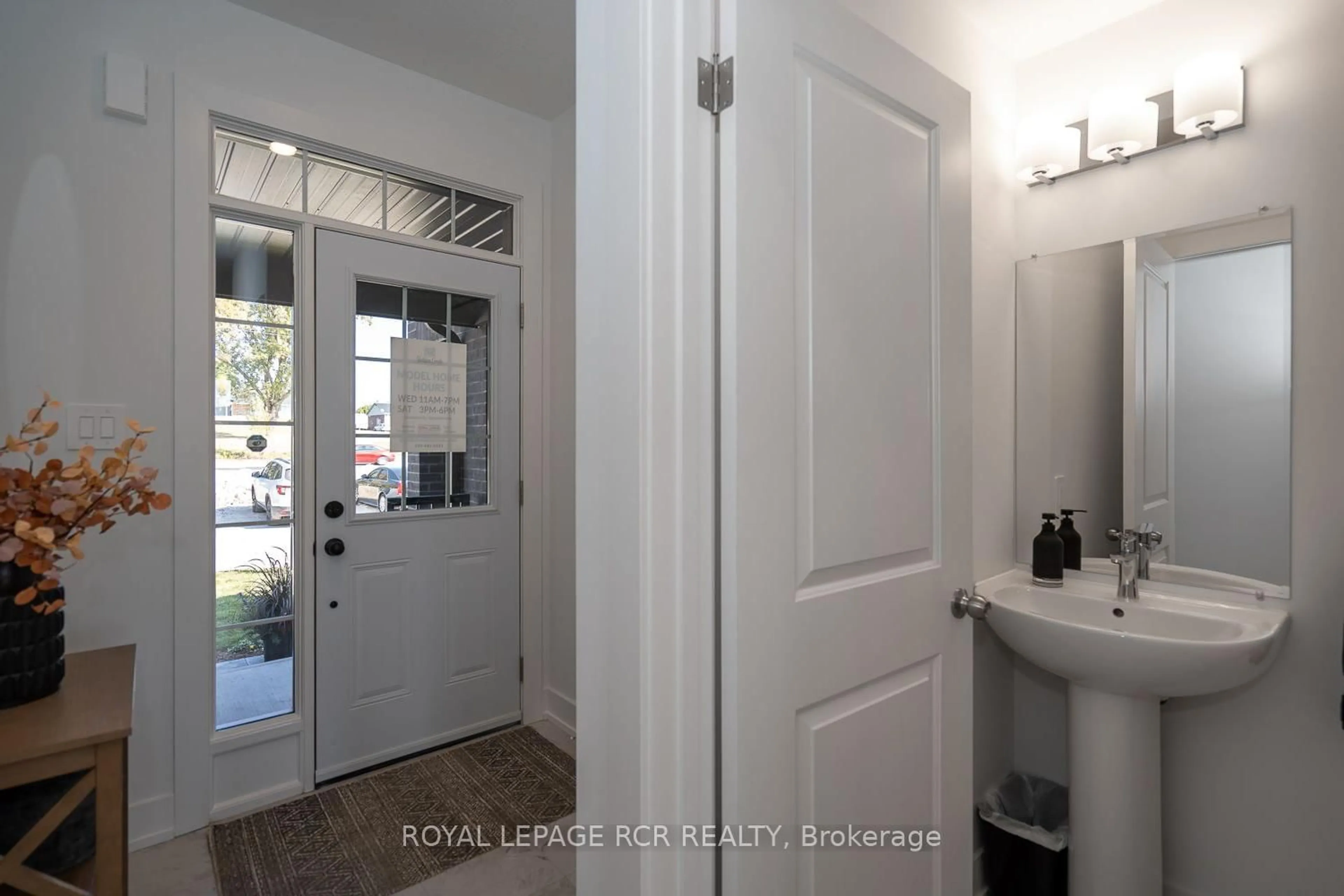 Indoor entryway for 690 Broadway Ave #19, Orangeville Ontario L9W 7T7