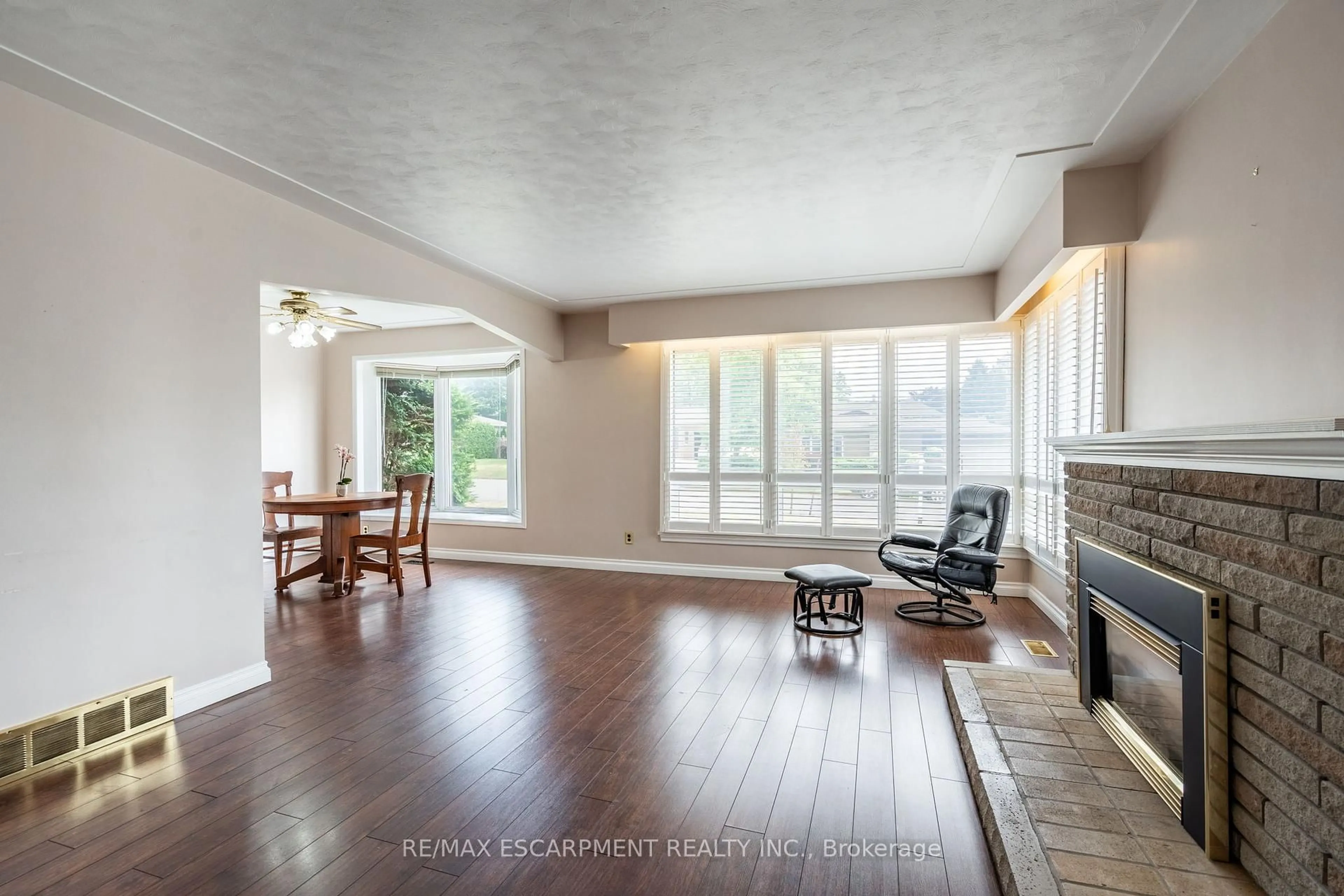 Unknown for 902 North Shore Blvd, Burlington Ontario L7T 1A8