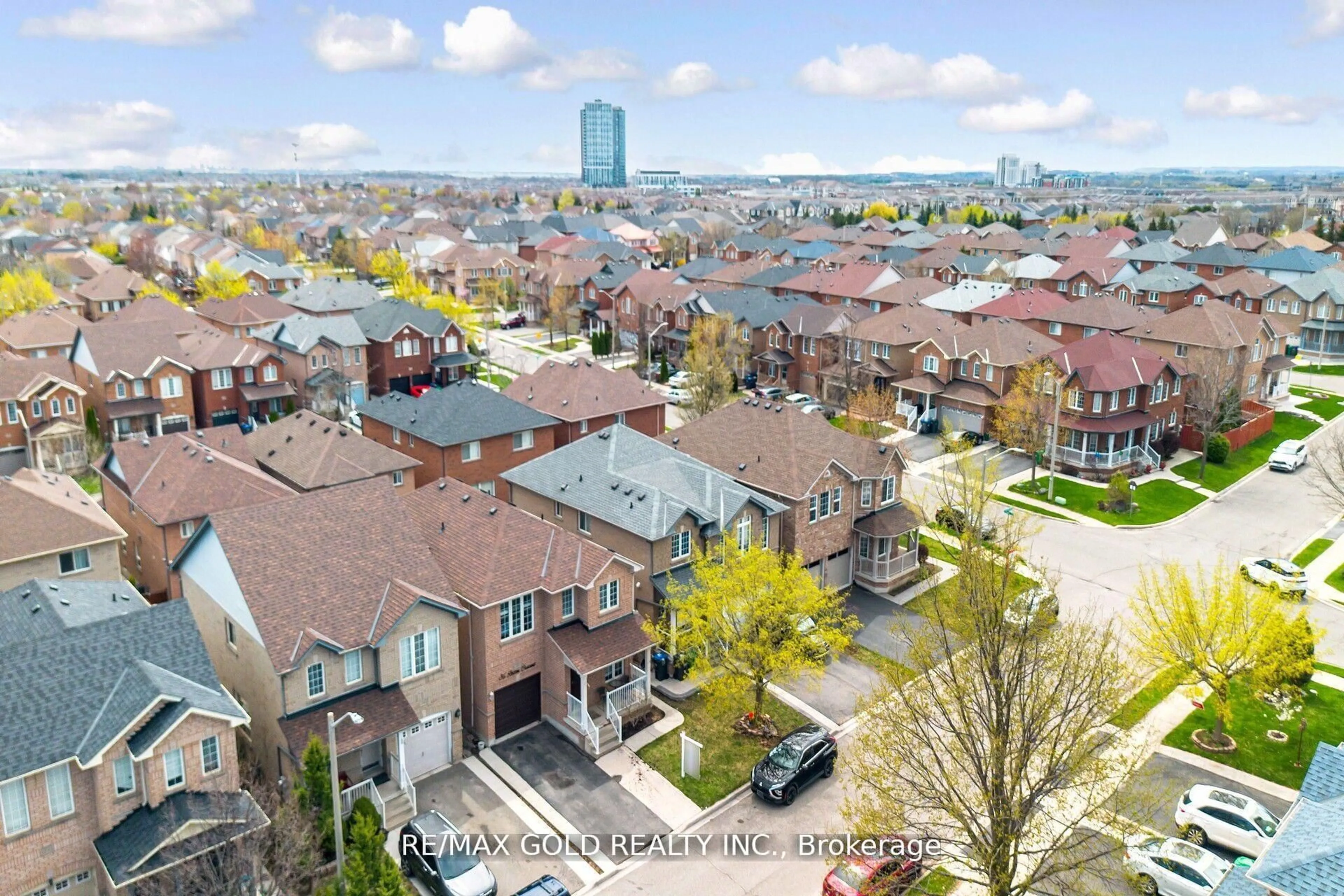 A pic from outside/outdoor area/front of a property/back of a property/a pic from drone, city buildings view from balcony for 36 Roxton Cres, Brampton Ontario L7A 2A9
