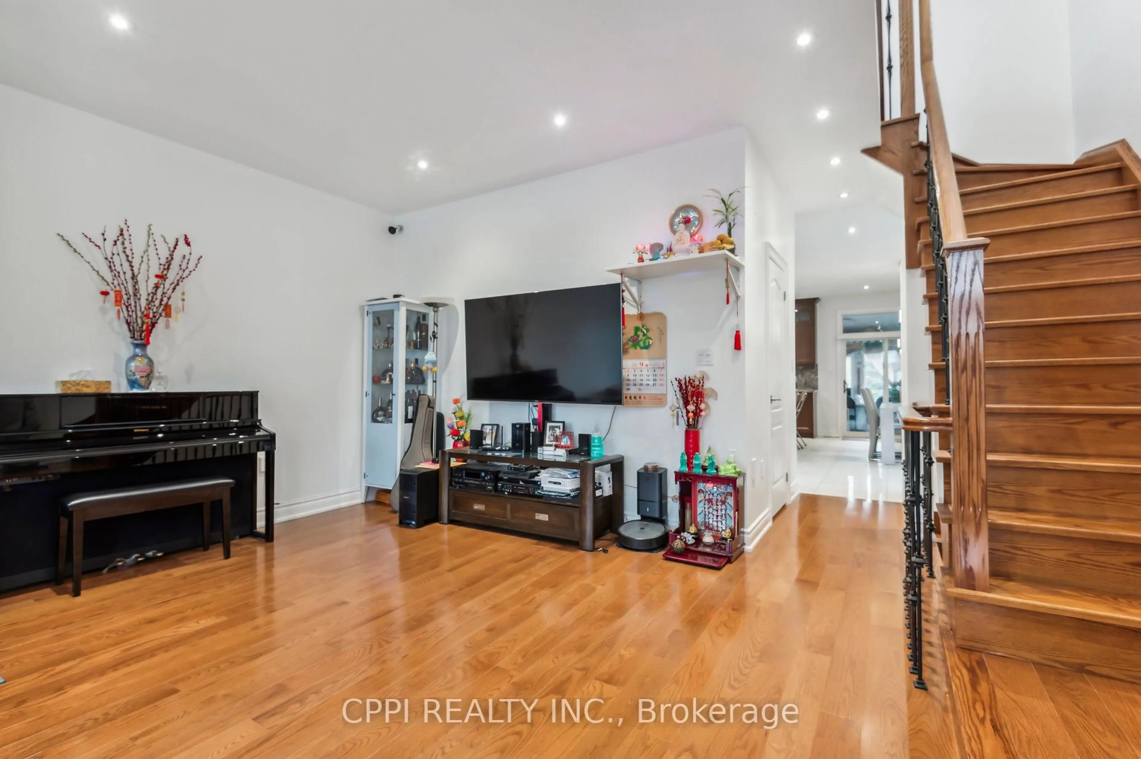 Home theater for 2C Bexley Cres, Toronto Ontario M6N 2P5