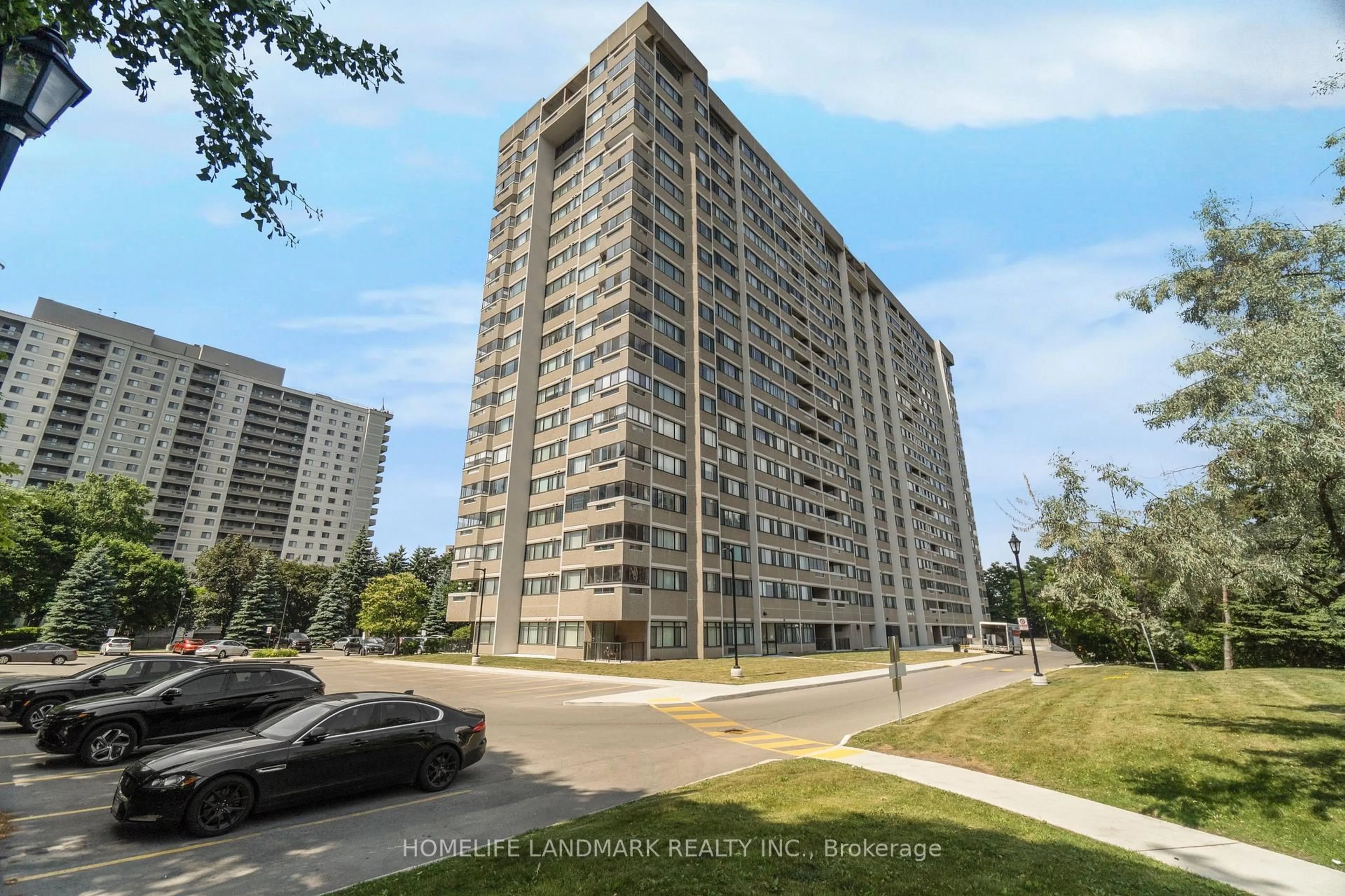A pic from outside/outdoor area/front of a property/back of a property/a pic from drone, unknown for 50 Elm Dr #910, Mississauga Ontario L5A 3X2